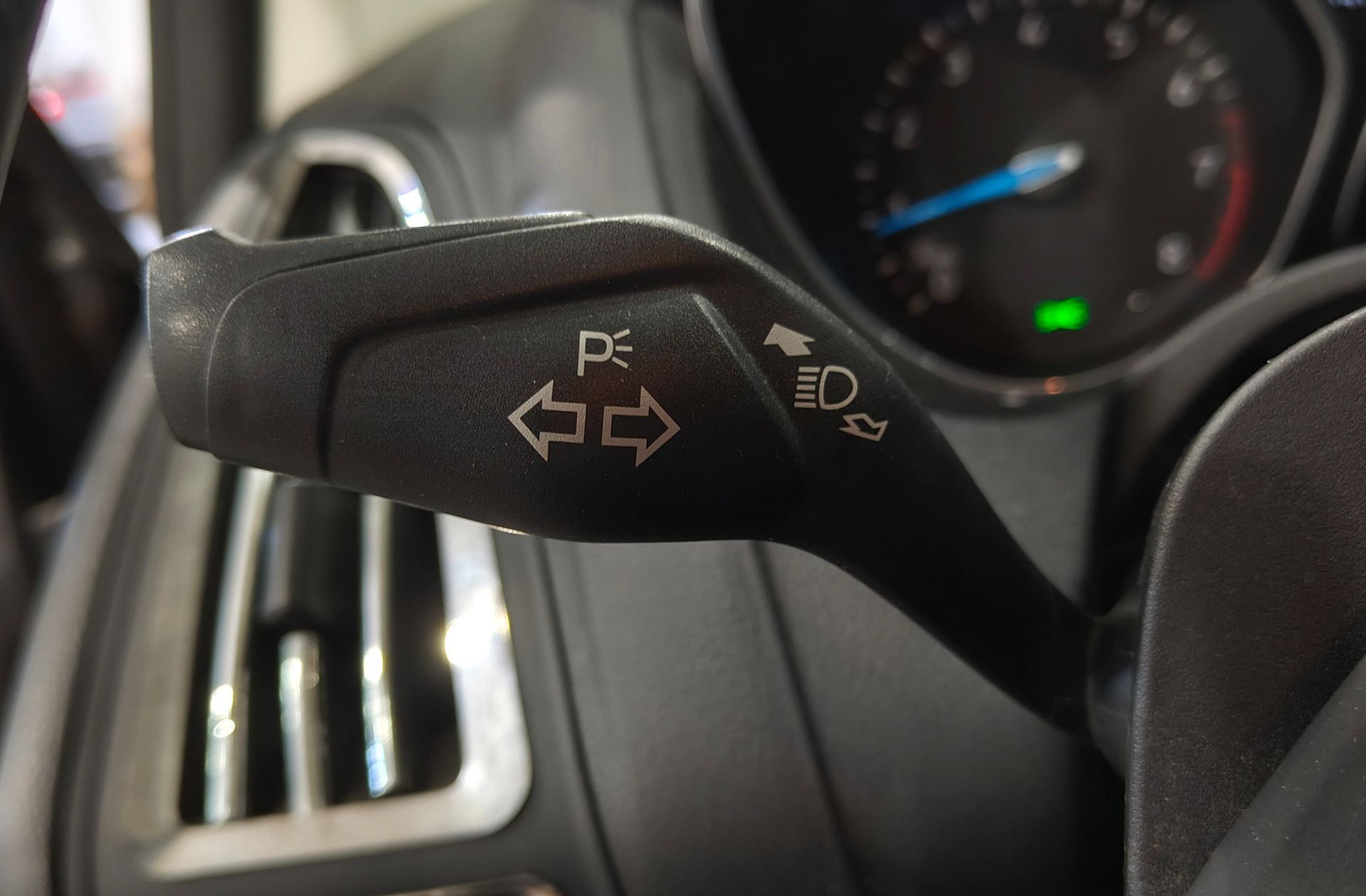 Ford Focus 1.0 EcoBoost Trend+ - foto 21