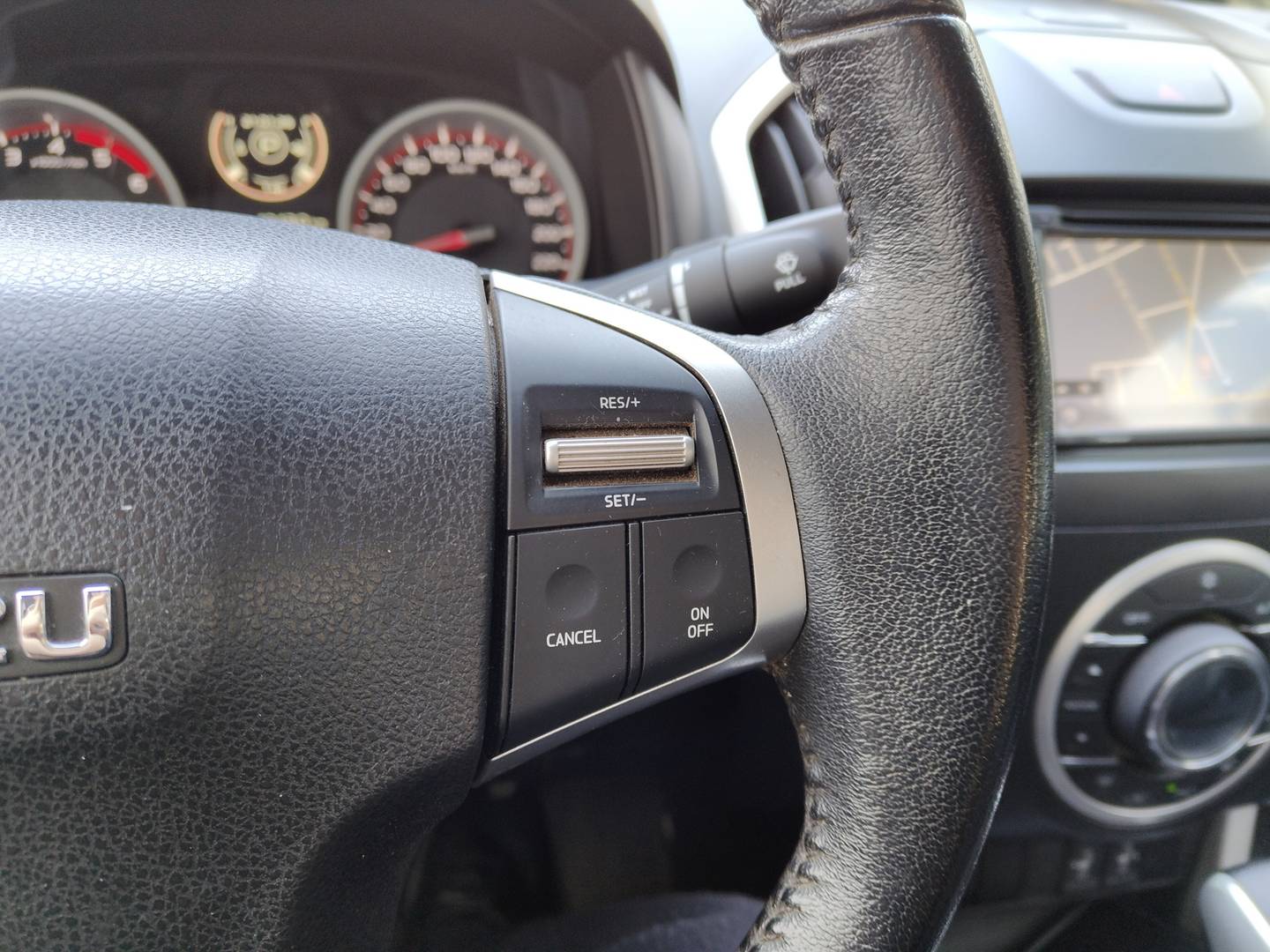 Foto Isuzu D-Max Isuzu D-Max 1.9 Crew Solar Auto (164 CV)