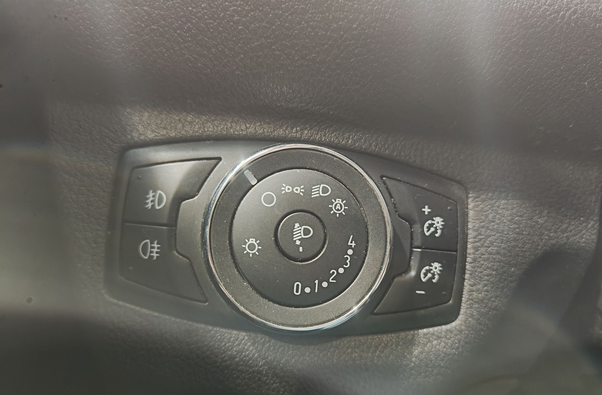 Ford Tourneo Courier 1.0 EcoBoost Titanium - foto 19