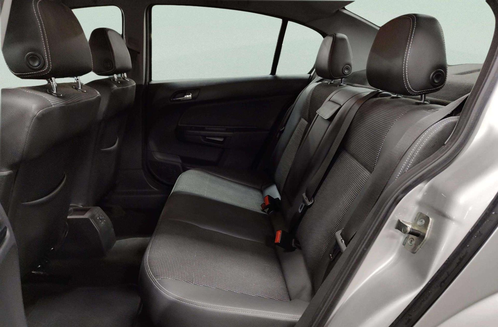 Opel Astra 1.7 CDTI Sedan Edition - foto 11