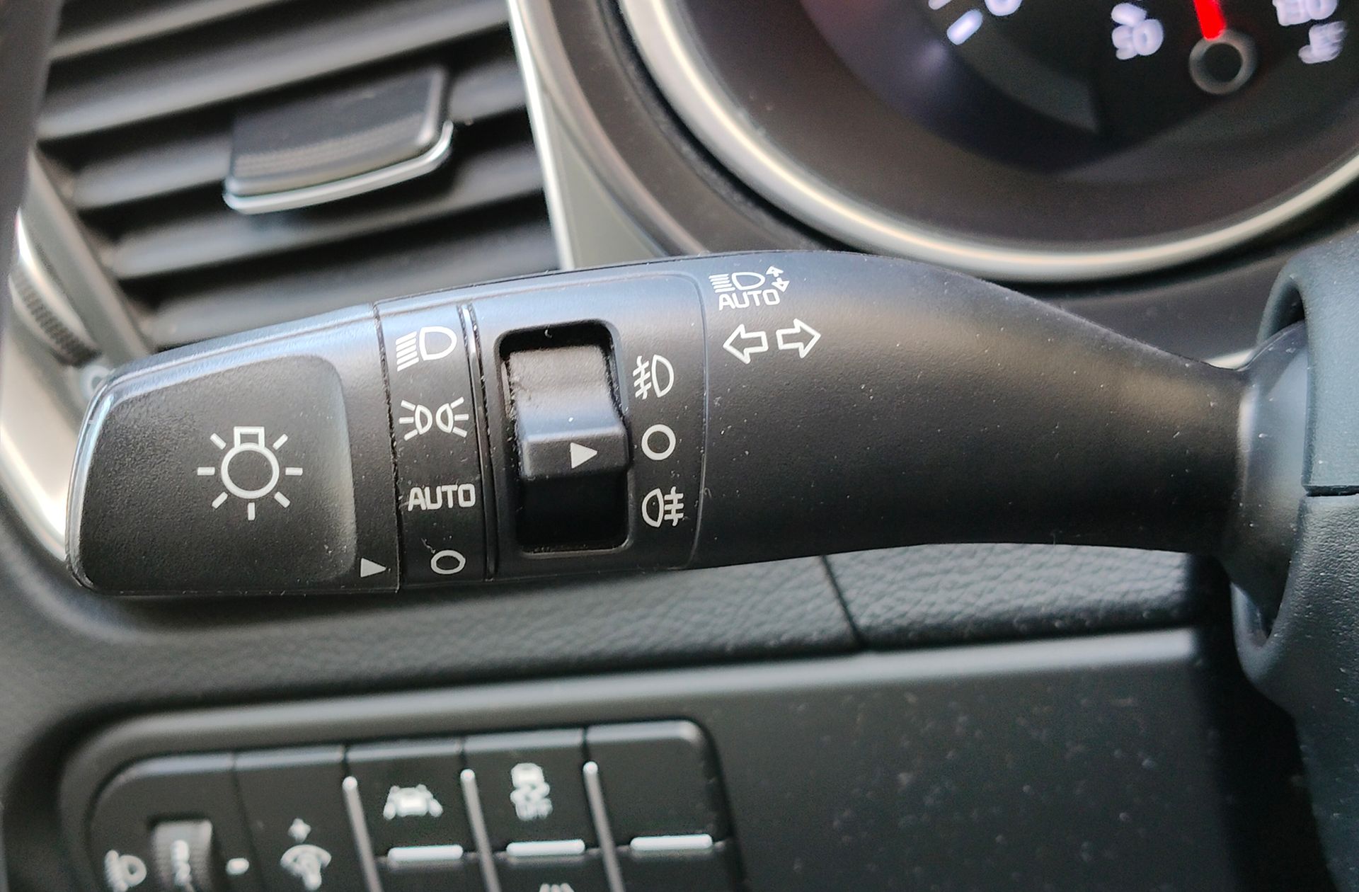 Kia XCeed 1.5 MHEV iMT Drive - foto 29