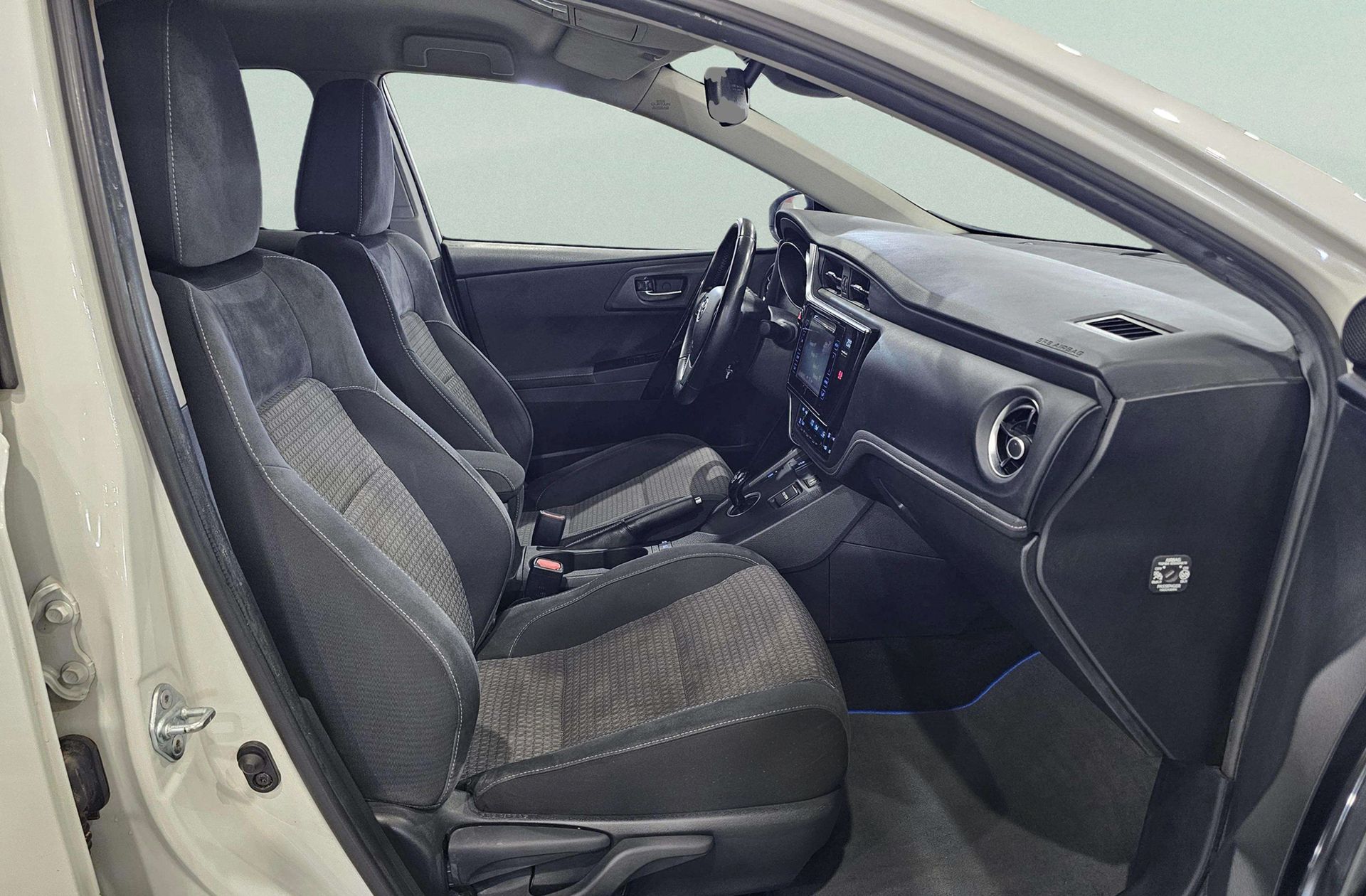 Toyota Auris 140H Hybrid Feel! - foto 18