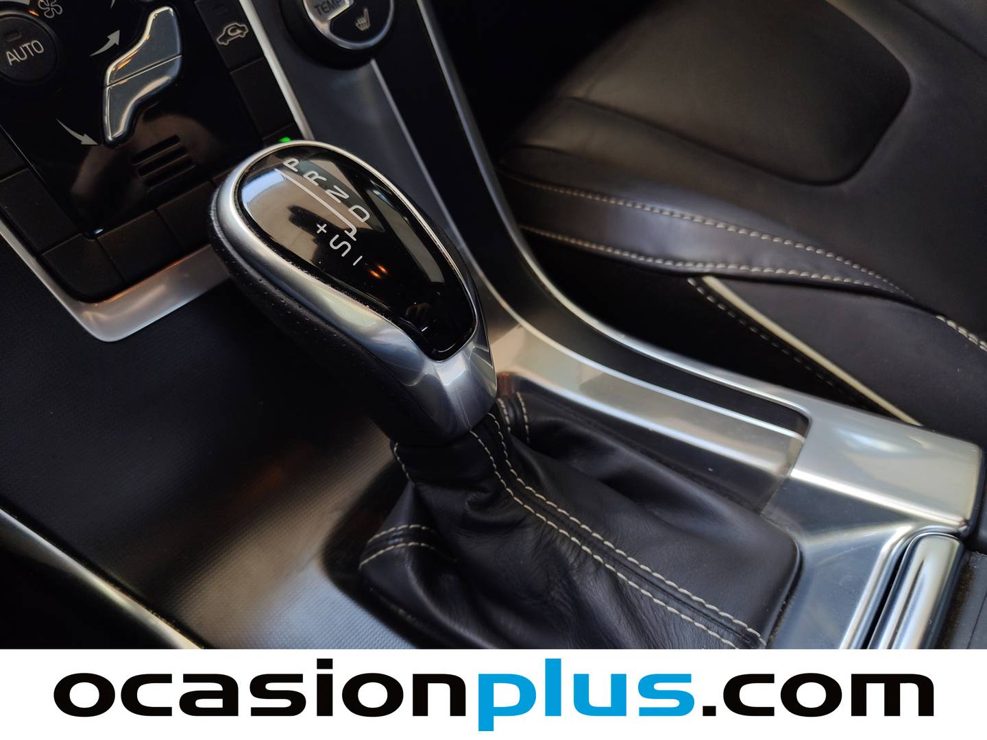 Volvo XC60 VOLVO XC60 2.0 T5 R-Design Momentum Auto (245 CV) de segunda mano