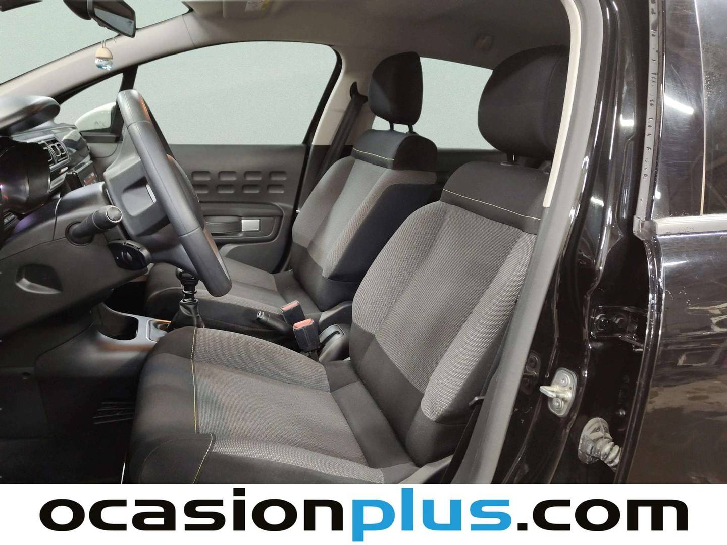 Foto asientos delanteros Citroën C3 Citroën C3 PureTech 110 S&S Shine  (110 CV)