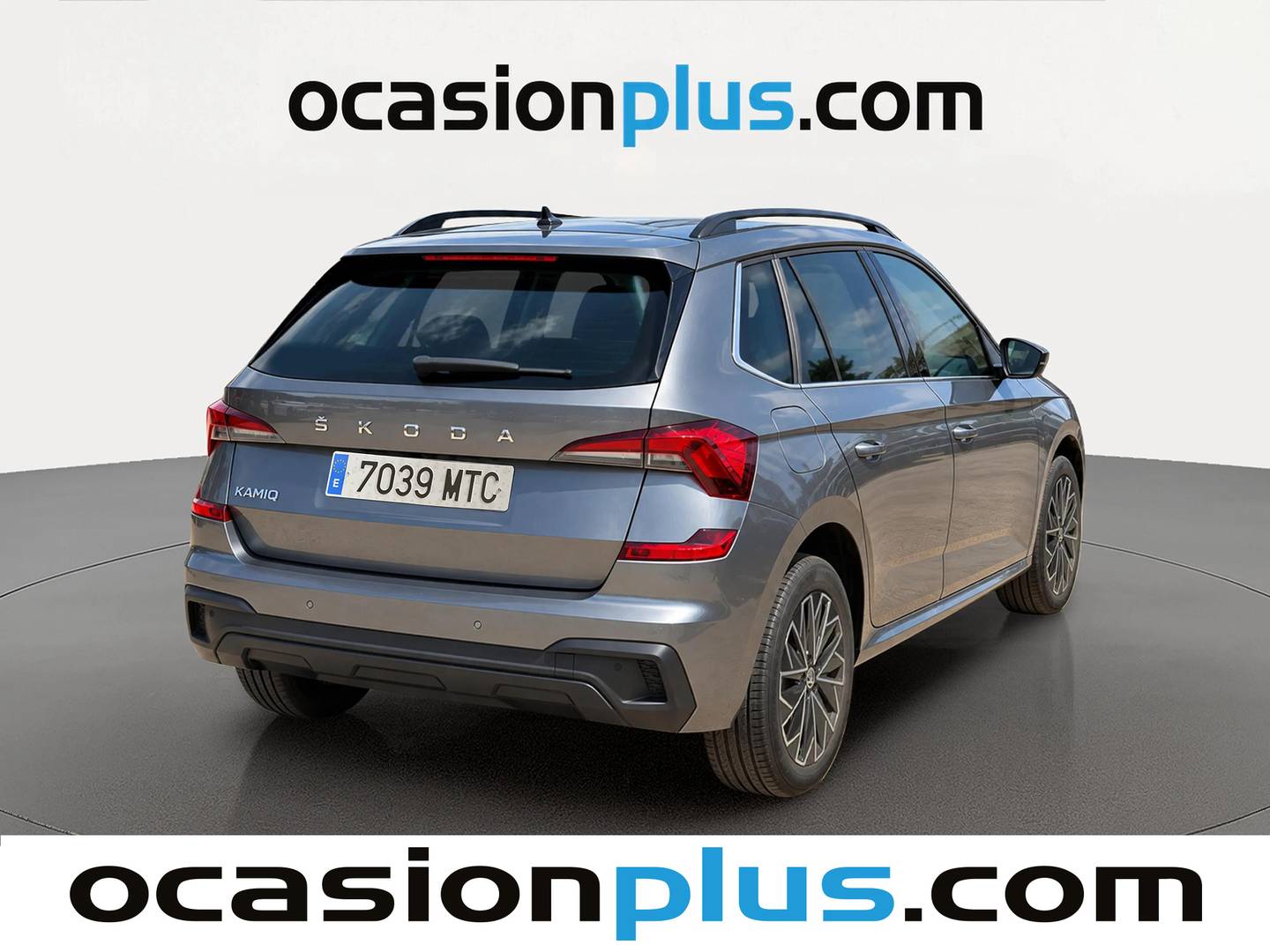 Foto trasera Skoda Kamiq Skoda Kamiq 1.0 TSI Design DSG (115 CV) derecha