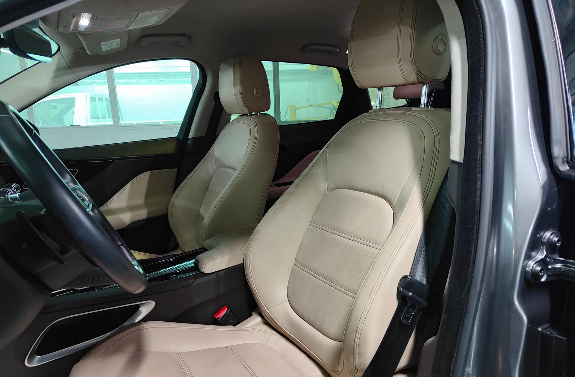Jaguar F-Pace 2.0T i4 Prestige AWD - foto 11