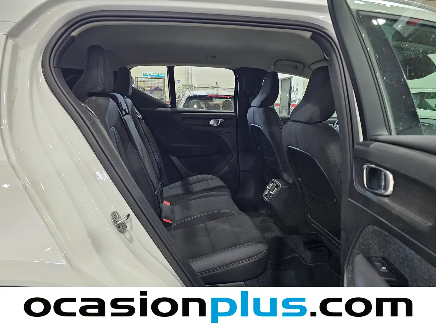 Foto Volvo XC40 Volvo XC40 B3 G Momentum Pro Auto (163 CV)