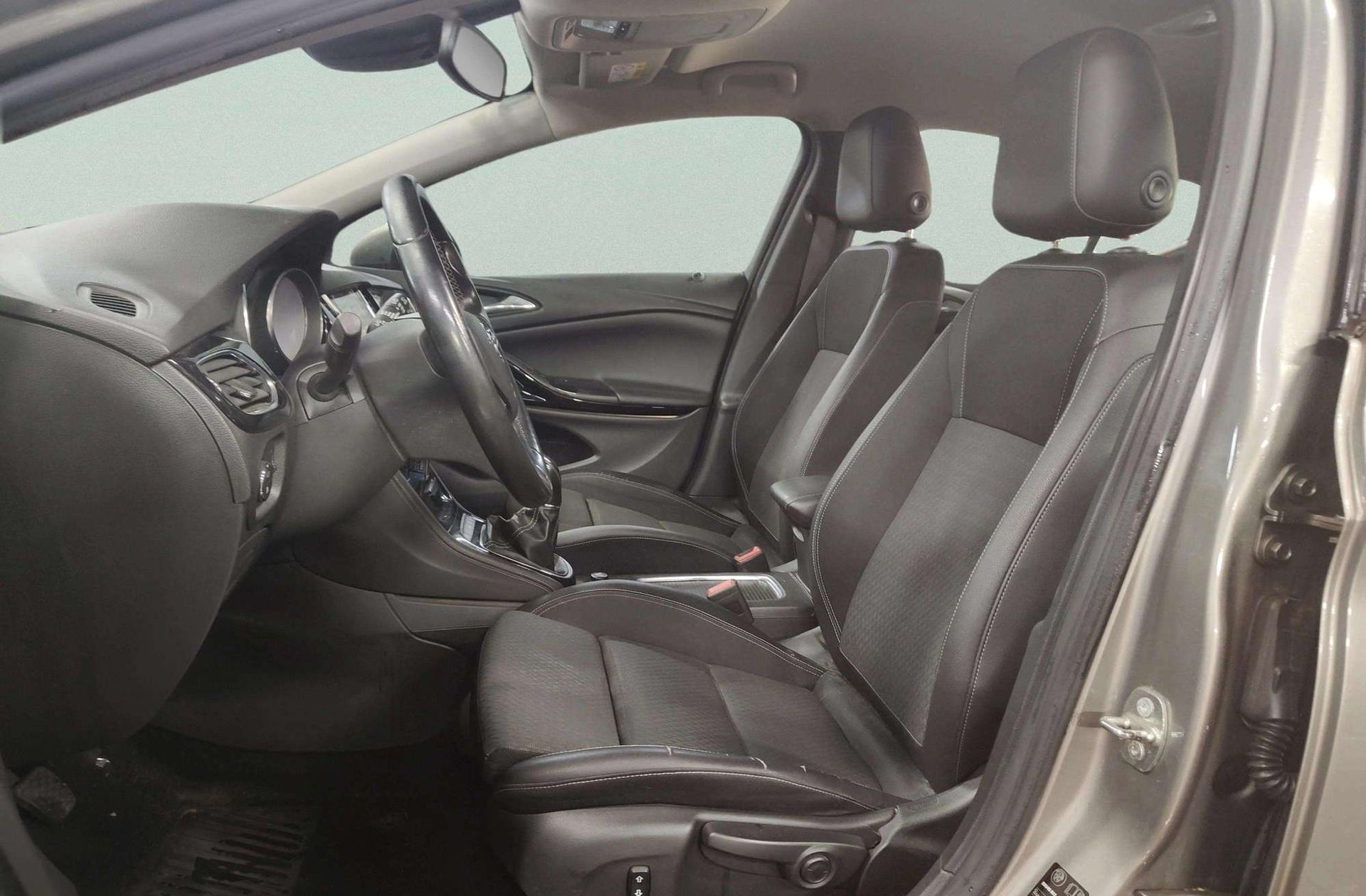 Opel Astra 1.6 CDTi Excellence - foto 14