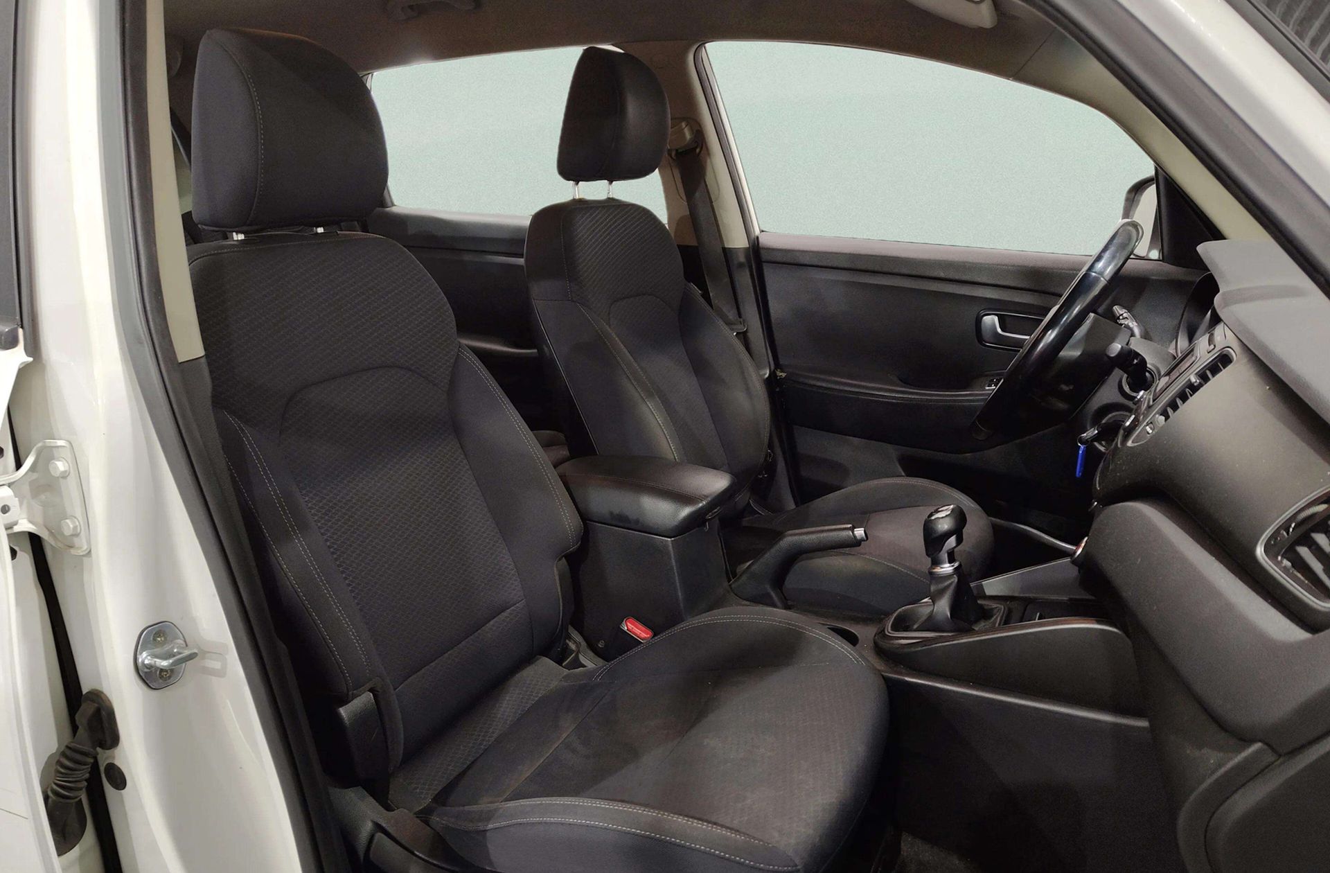 Kia Carens 1.7 CRDi VGT Concept Eco-Dynam - foto 14