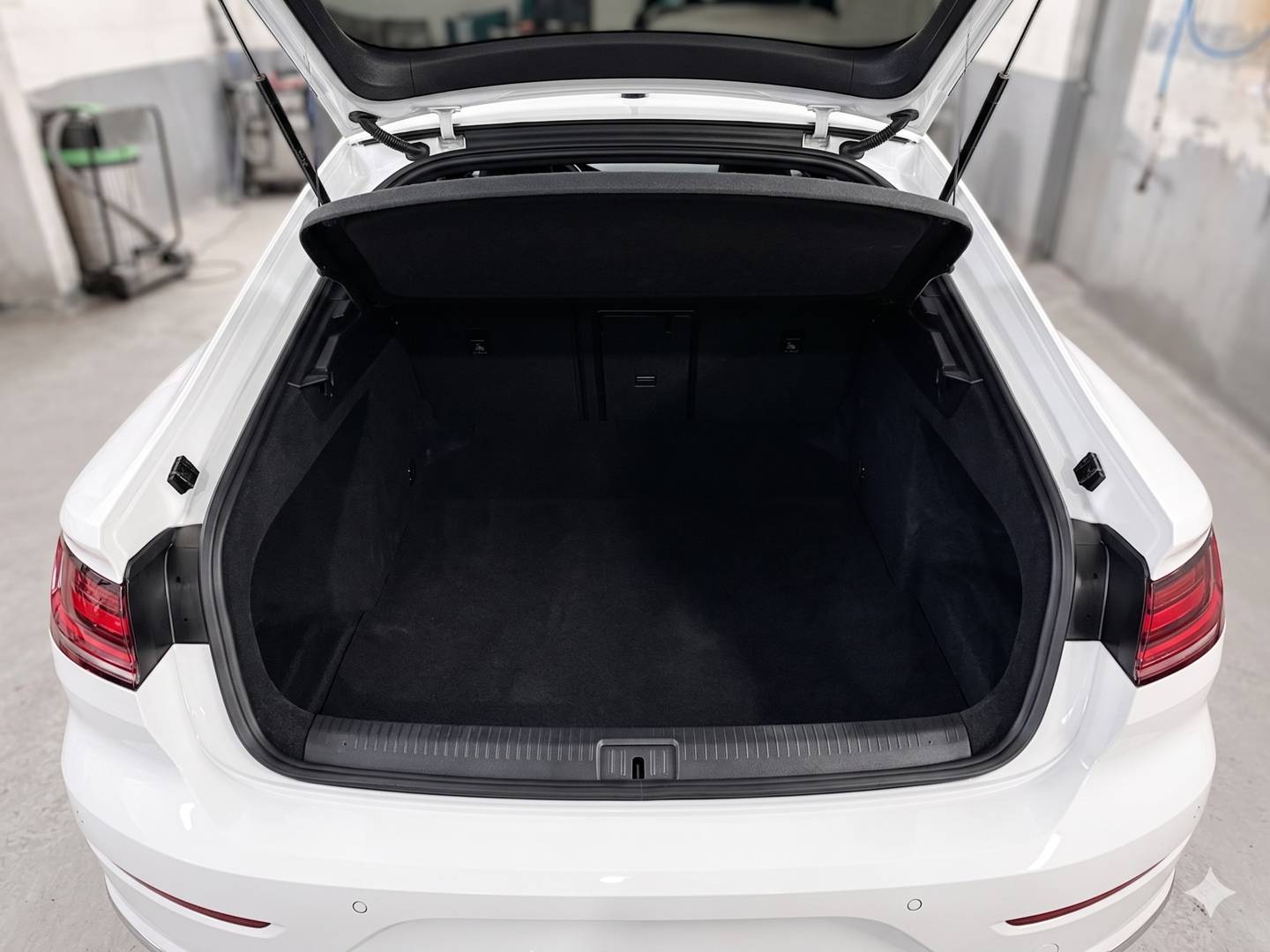 Fotos maletero Volkswagen Arteon Volkswagen Arteon R-Line 2.0 TDI  (150 CV) DSG