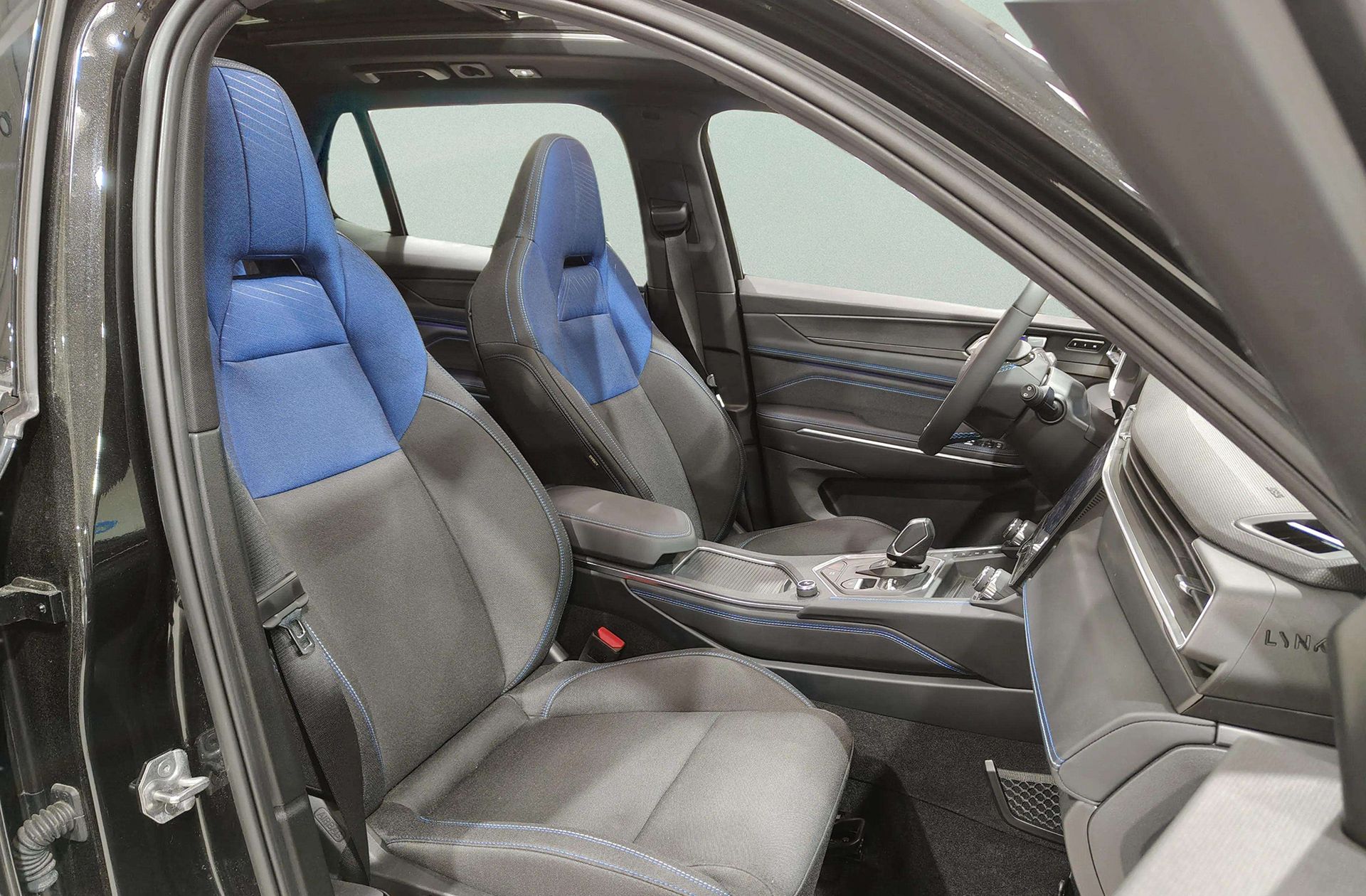 Lynk & Co 01 1.5 PHEV - foto 27