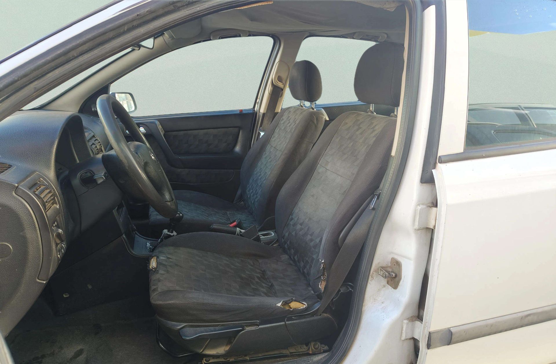 Opel Astra 1.6 Club Sedan - foto 8