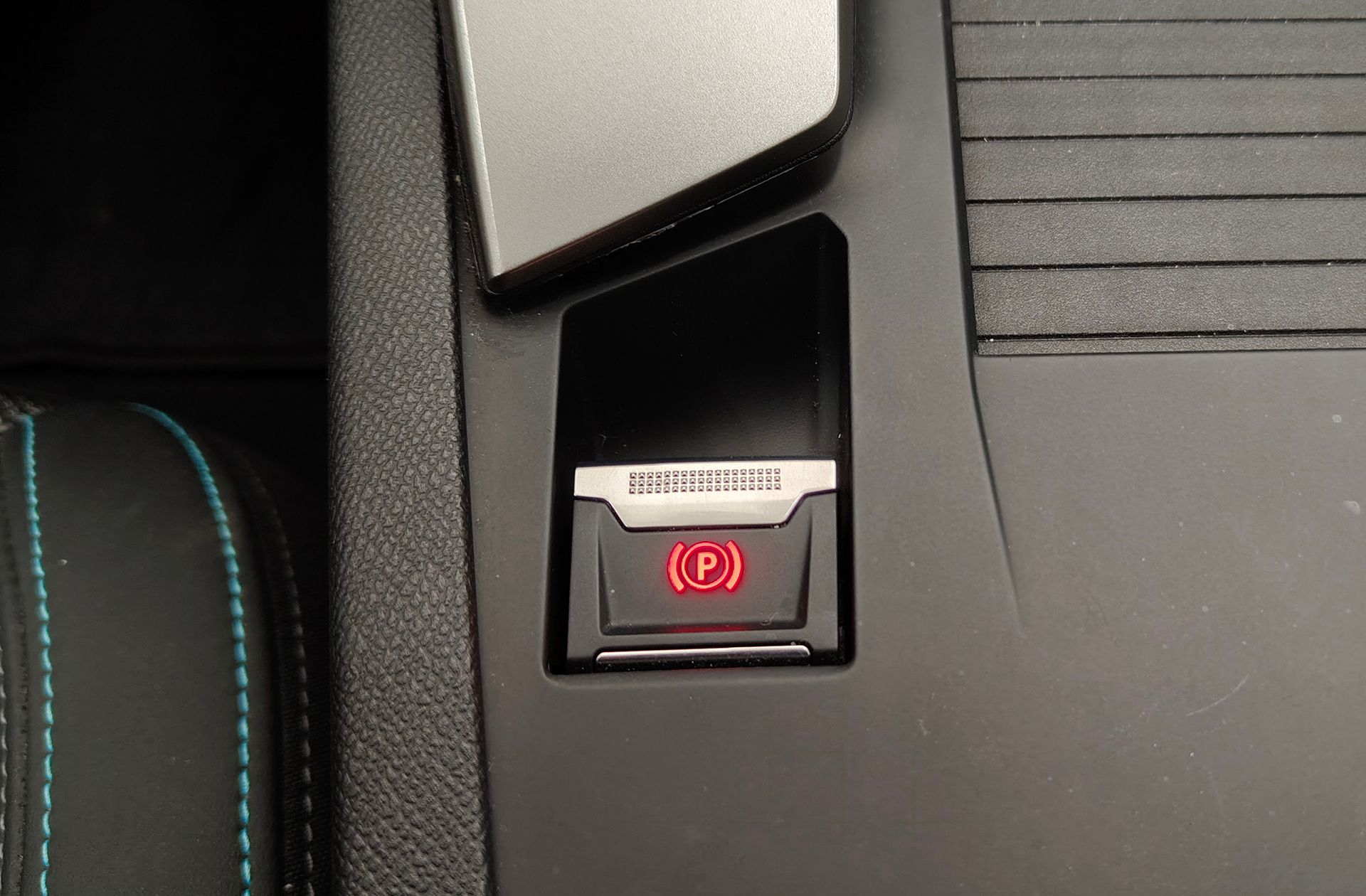 Peugeot 408 Allure Hybrid eDCS6 - foto 33