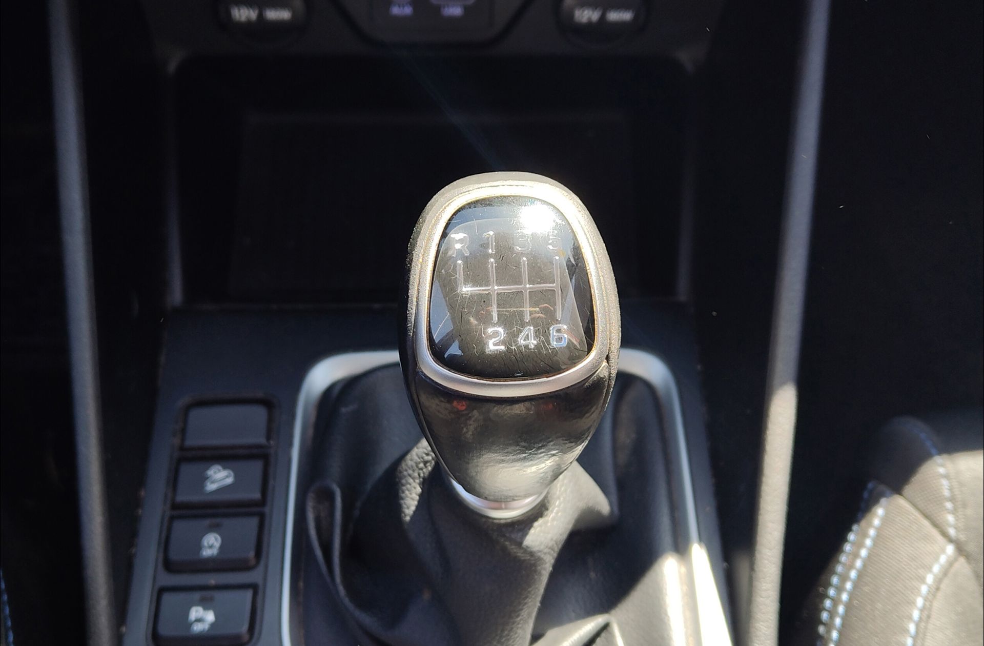 Hyundai Tucson 1.7 CRDi BlueDrive Essence 4x2 - foto 5