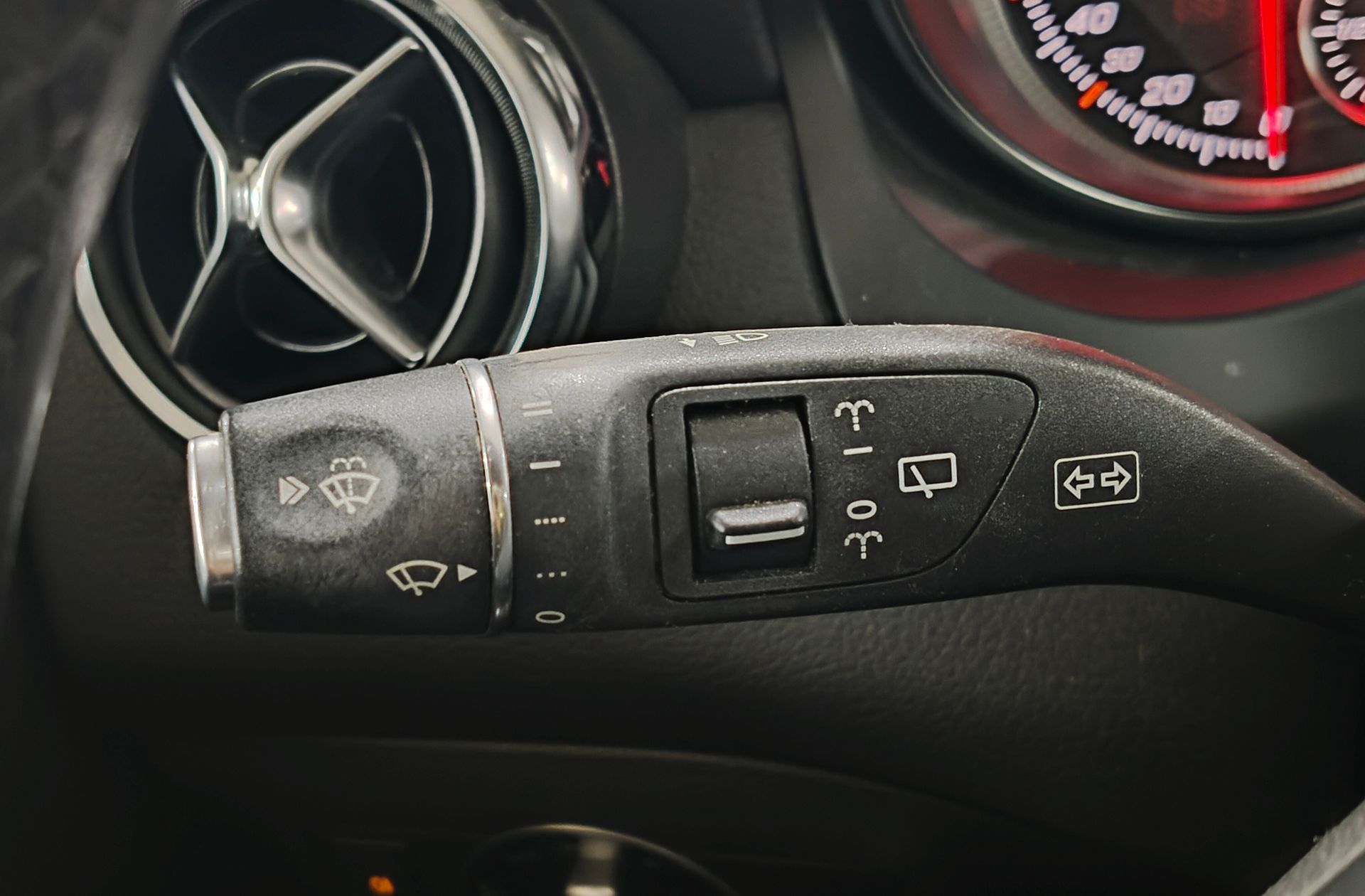 Mercedes-Benz GLA 200 d - foto 24
