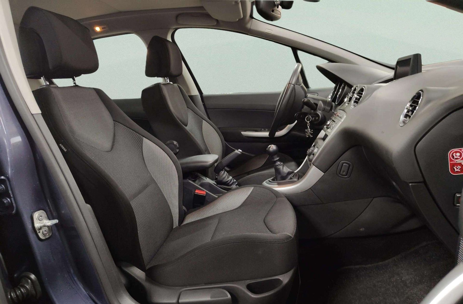 Peugeot 308 1.6 THP Premium - foto 17