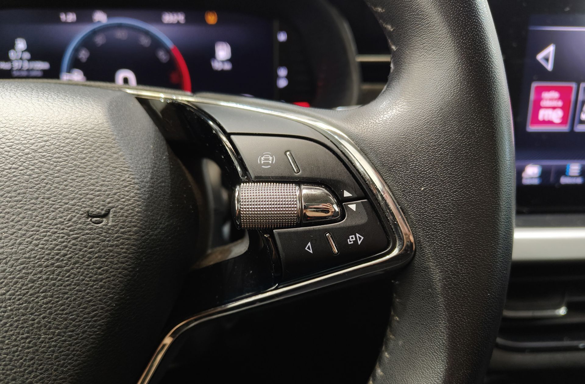 Škoda Kamiq 1.0 TSI Emotion - foto 26