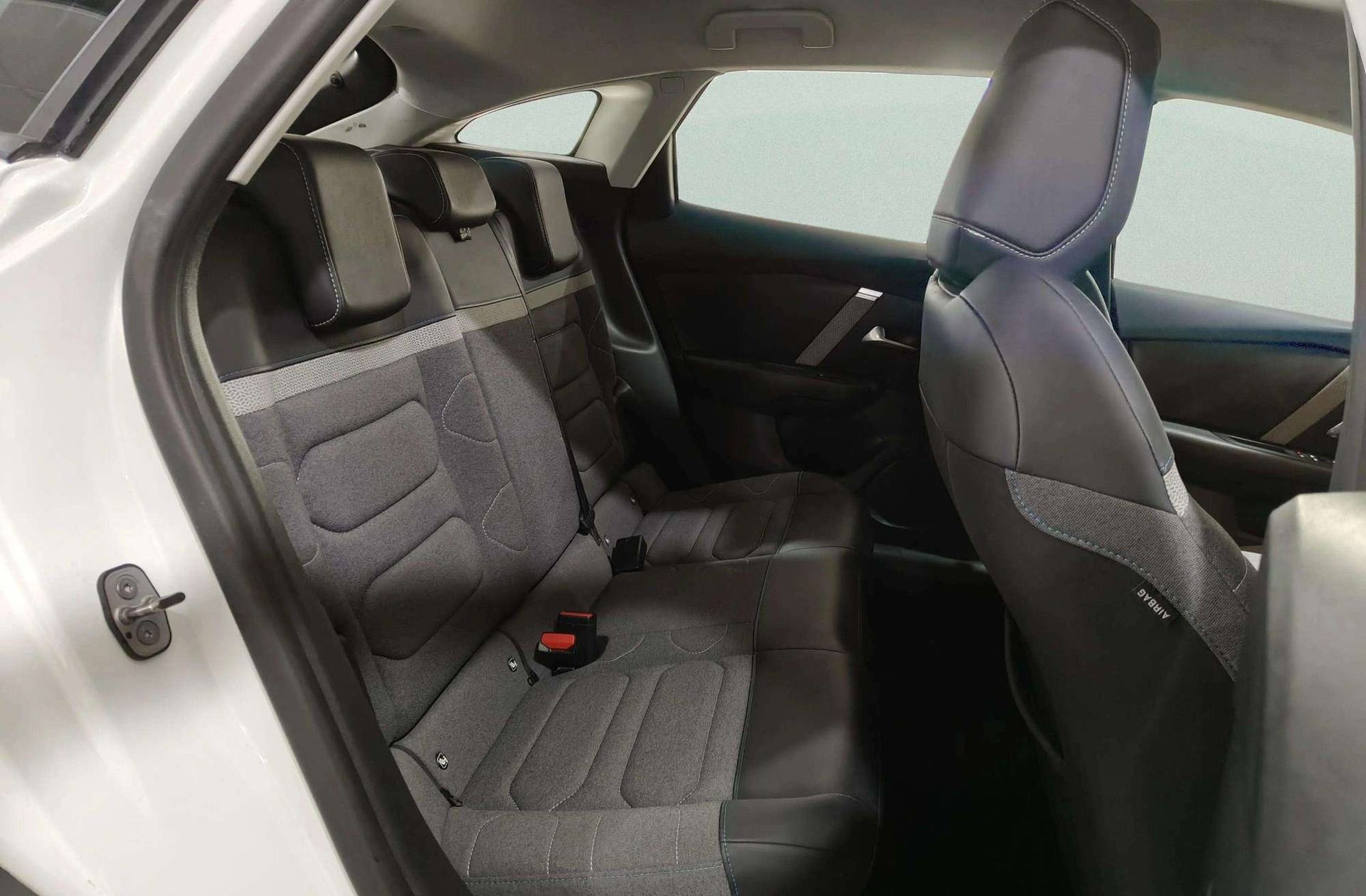 Citroën C4 PureTech 130 Plus EAT8 - foto 16