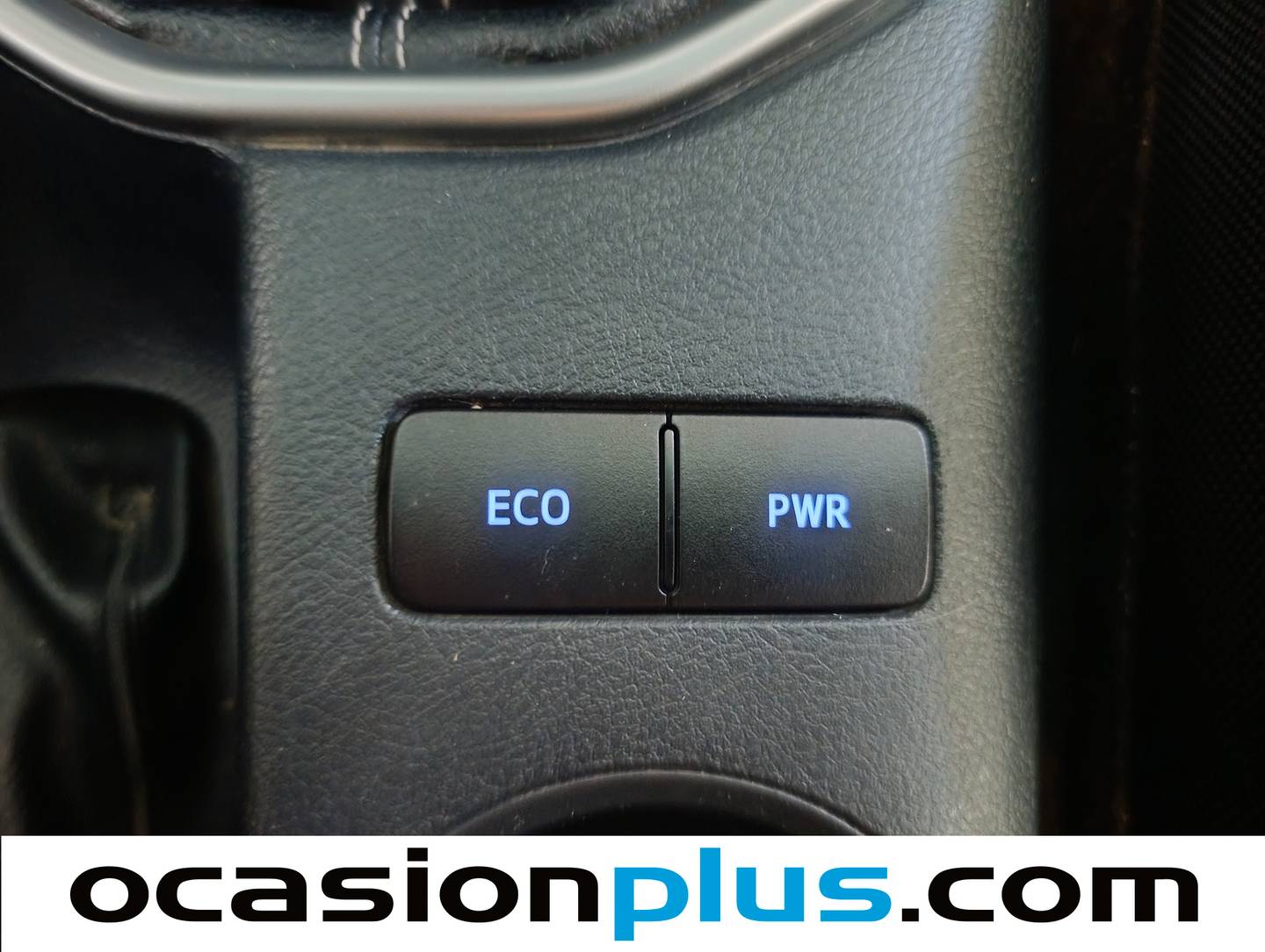 Acabados Toyota Hilux Toyota Hilux 2.4 D-4D Doble Cabina GX (150 CV)