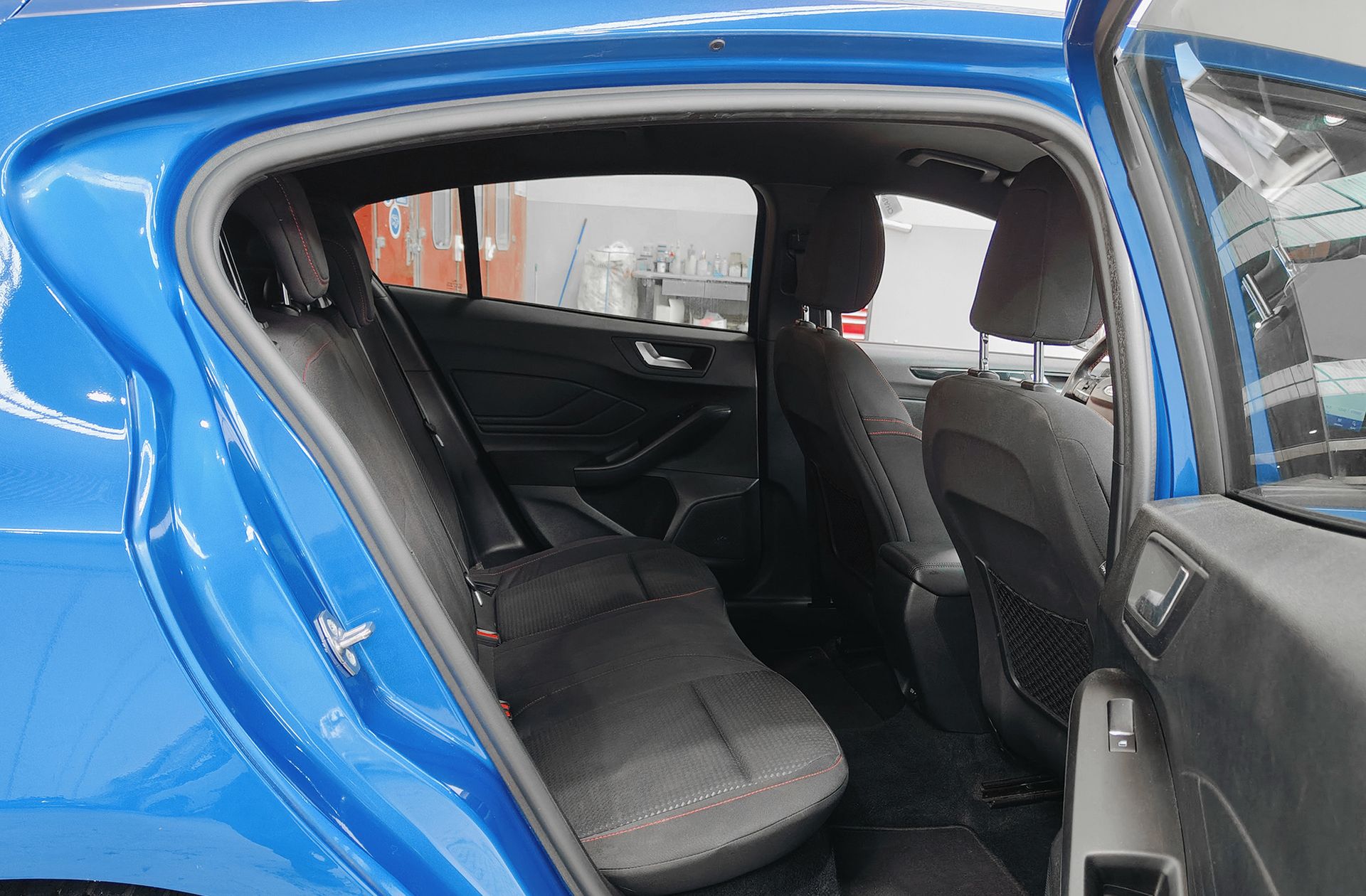 Ford Focus 1.0 EcoBoost ST-Line - foto 18