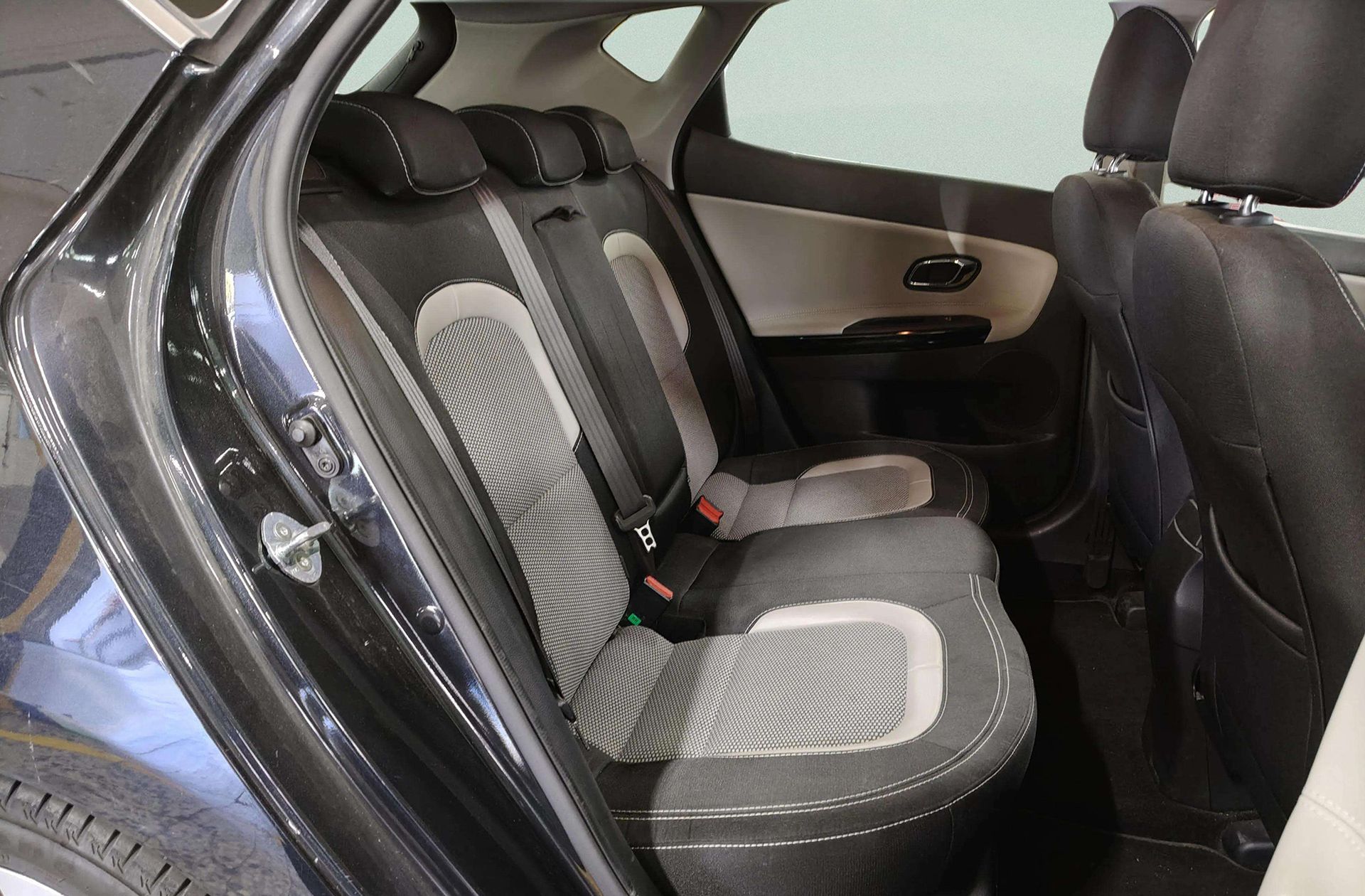 Kia Ceed 1.6 CRDi VGT x-Tech17 - foto 16
