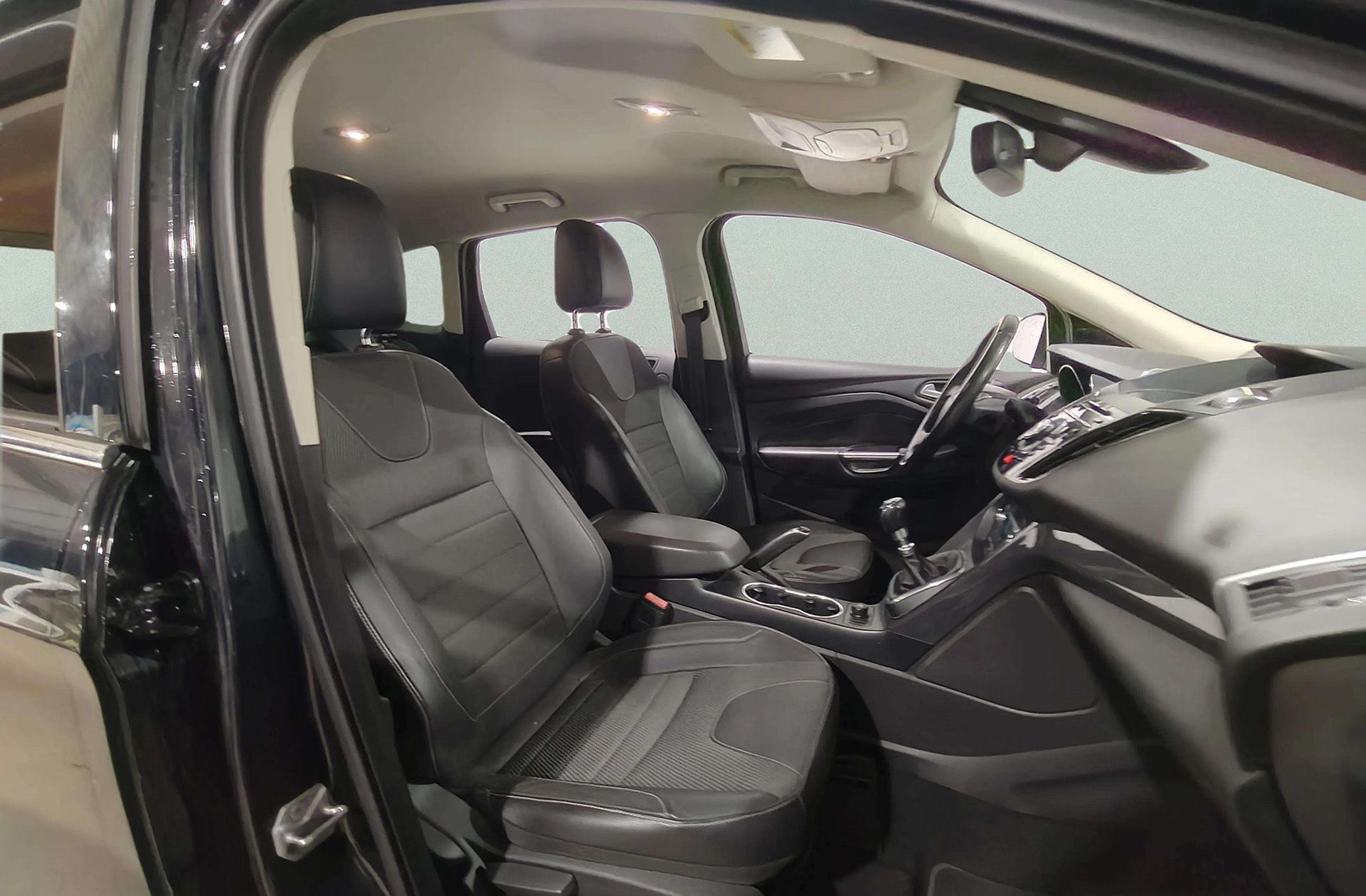 Ford Kuga 2.0 TDCi Titanium 4x2 - foto 19