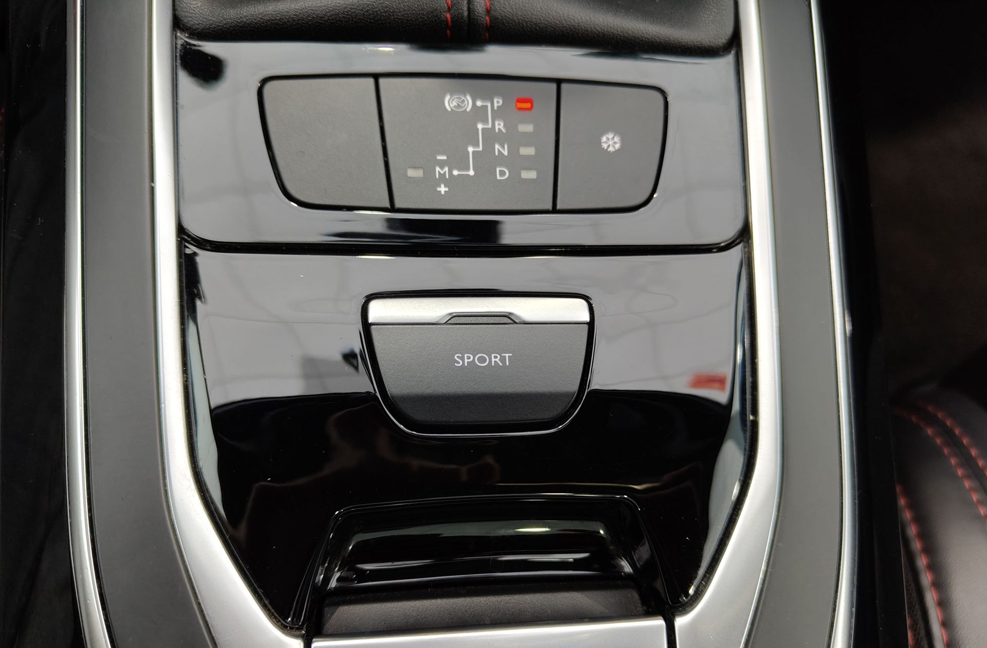 Peugeot 308 1.2 PureTech GT Line EAT6 - foto 12