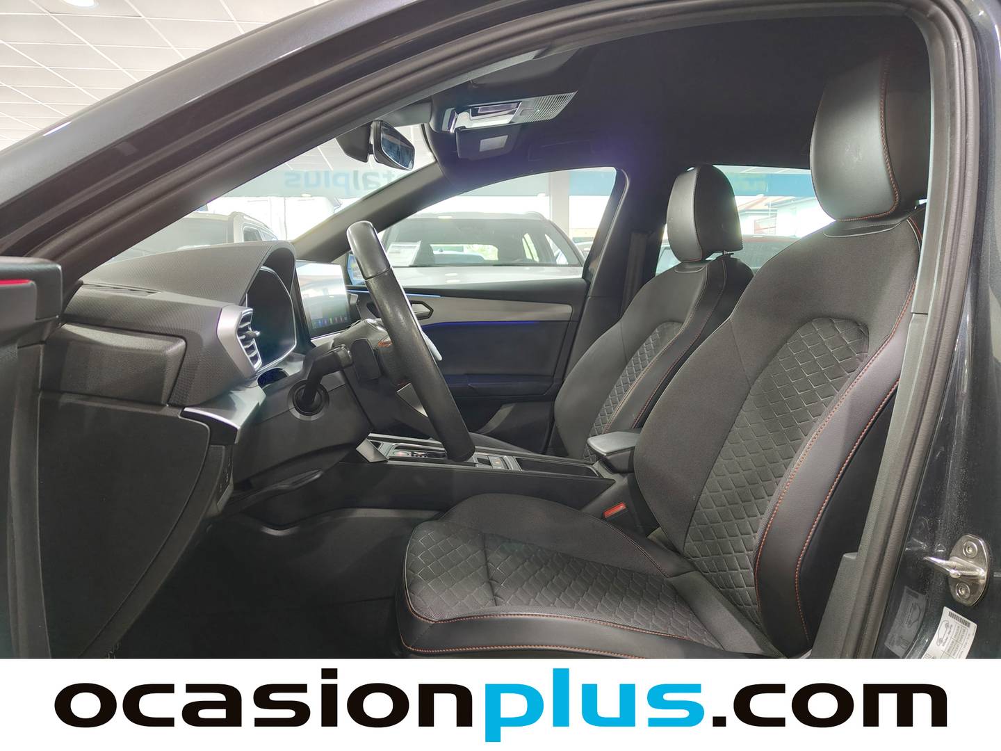 Foto asientos delanteros Seat León Seat León 1.0 eTSI S&S FR 25 Aniversario DSG (110 CV)