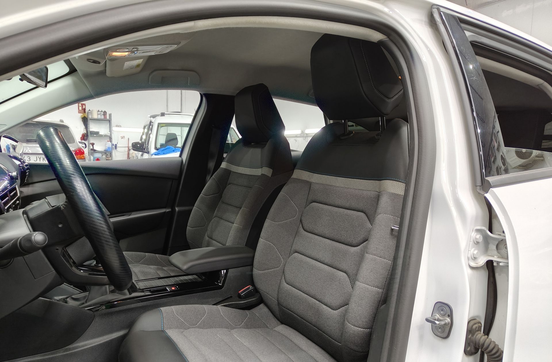 Citroën C4 PureTech 130 Plus - foto 11