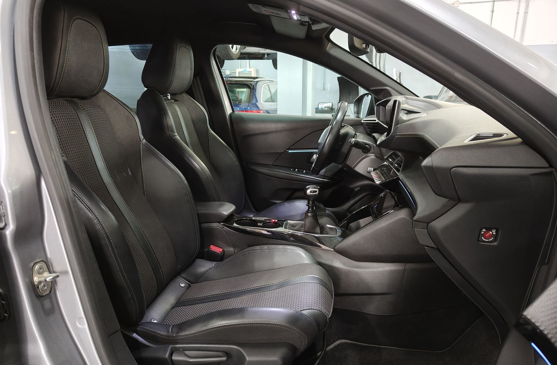 Peugeot 208 PureTech 100 GT - foto 20