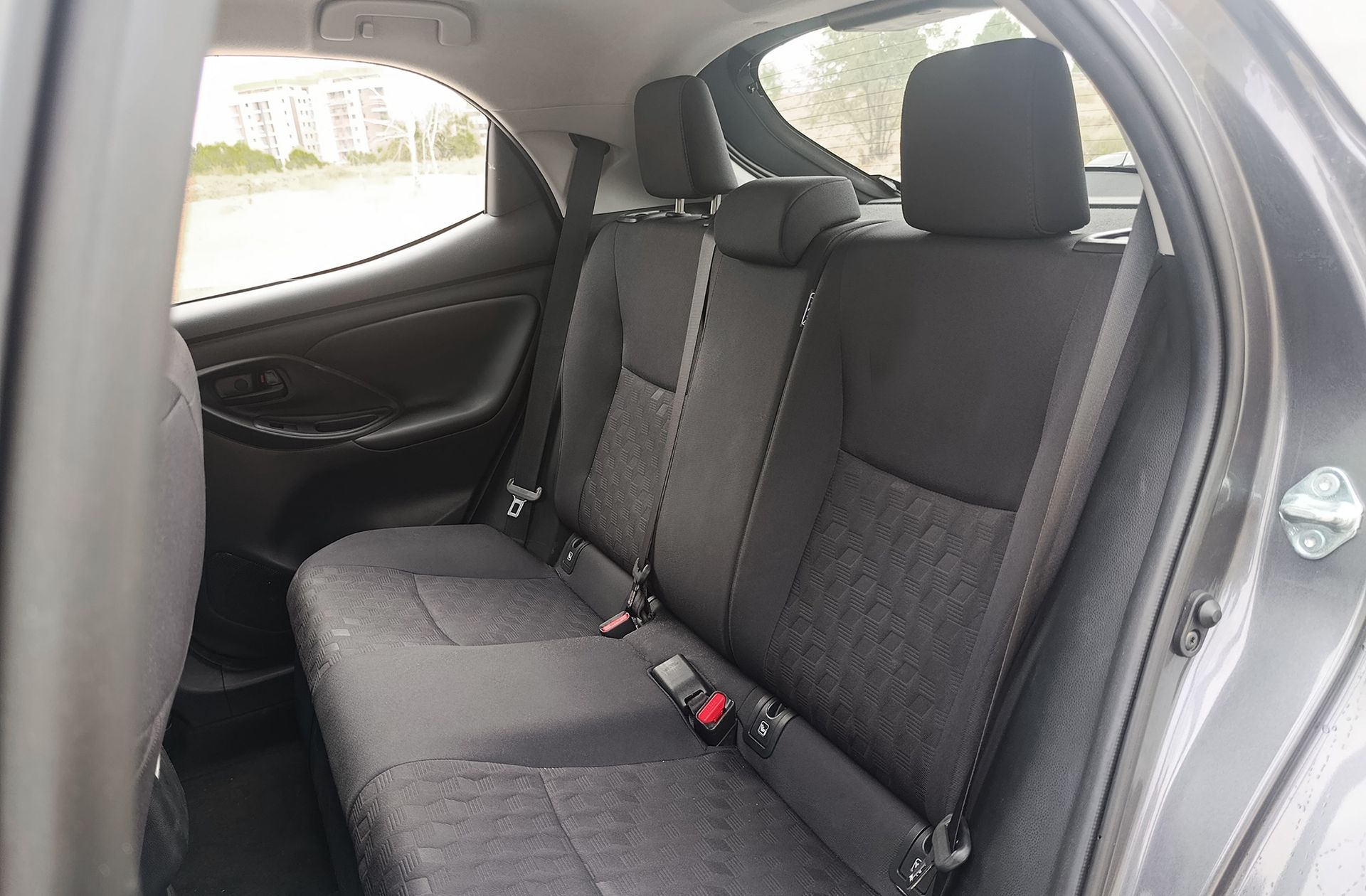 Toyota Yaris 120H Active Plus - foto 12