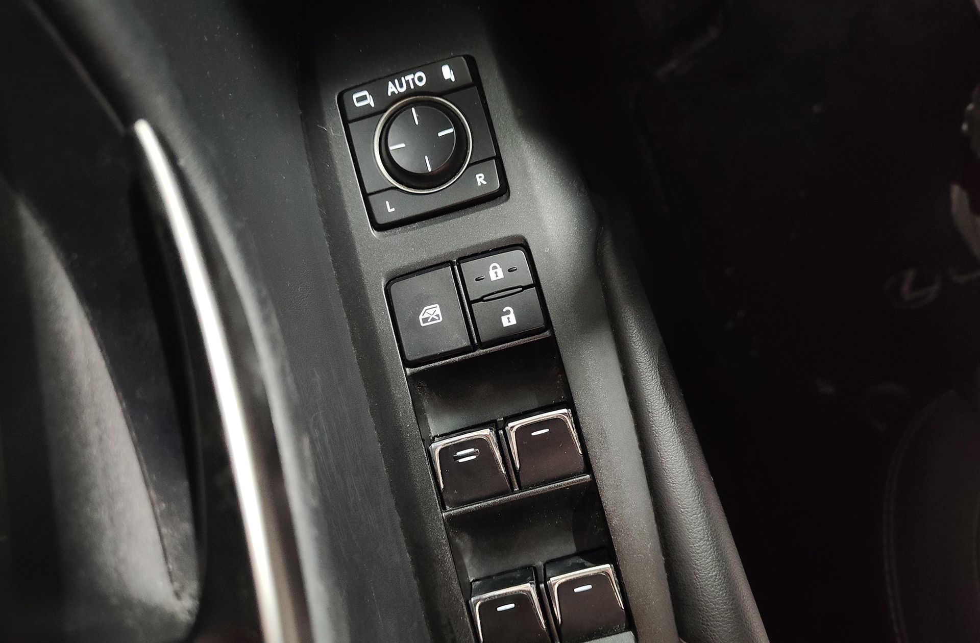 Lexus NX 300h Business Navigation 2WD - foto 37