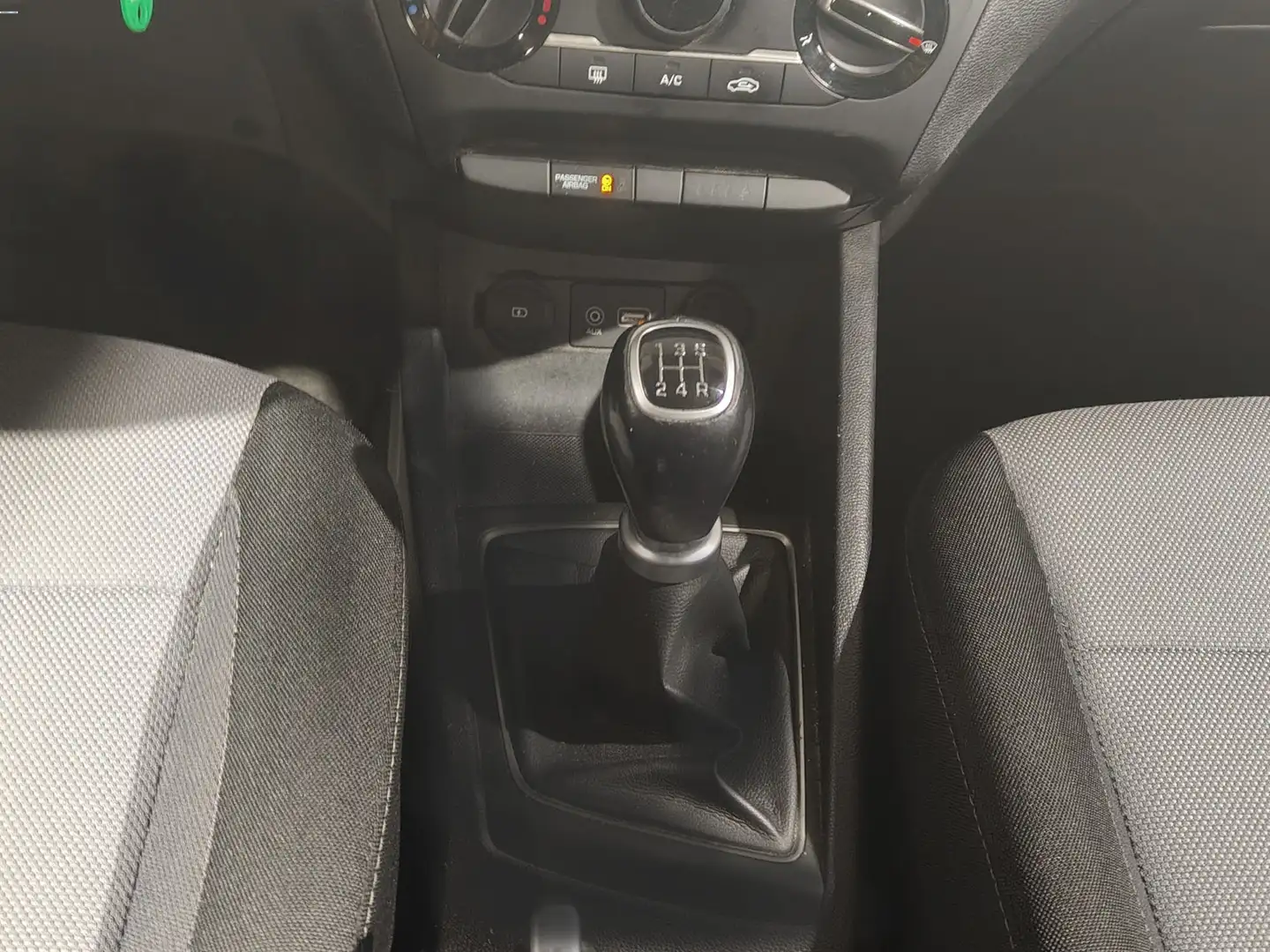 Foto Hyundai i20 Hyundai i20 1.2 MPI Essence (75 CV)