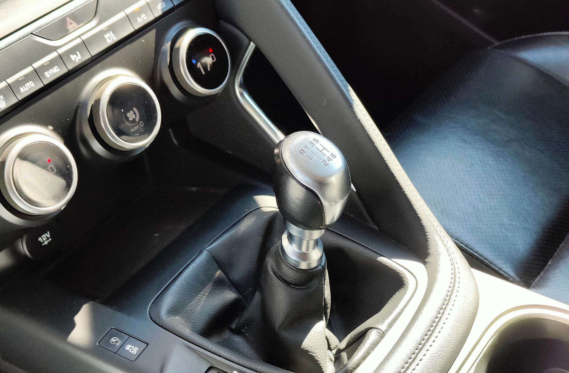 Jaguar E-Pace 2.0D - foto 5