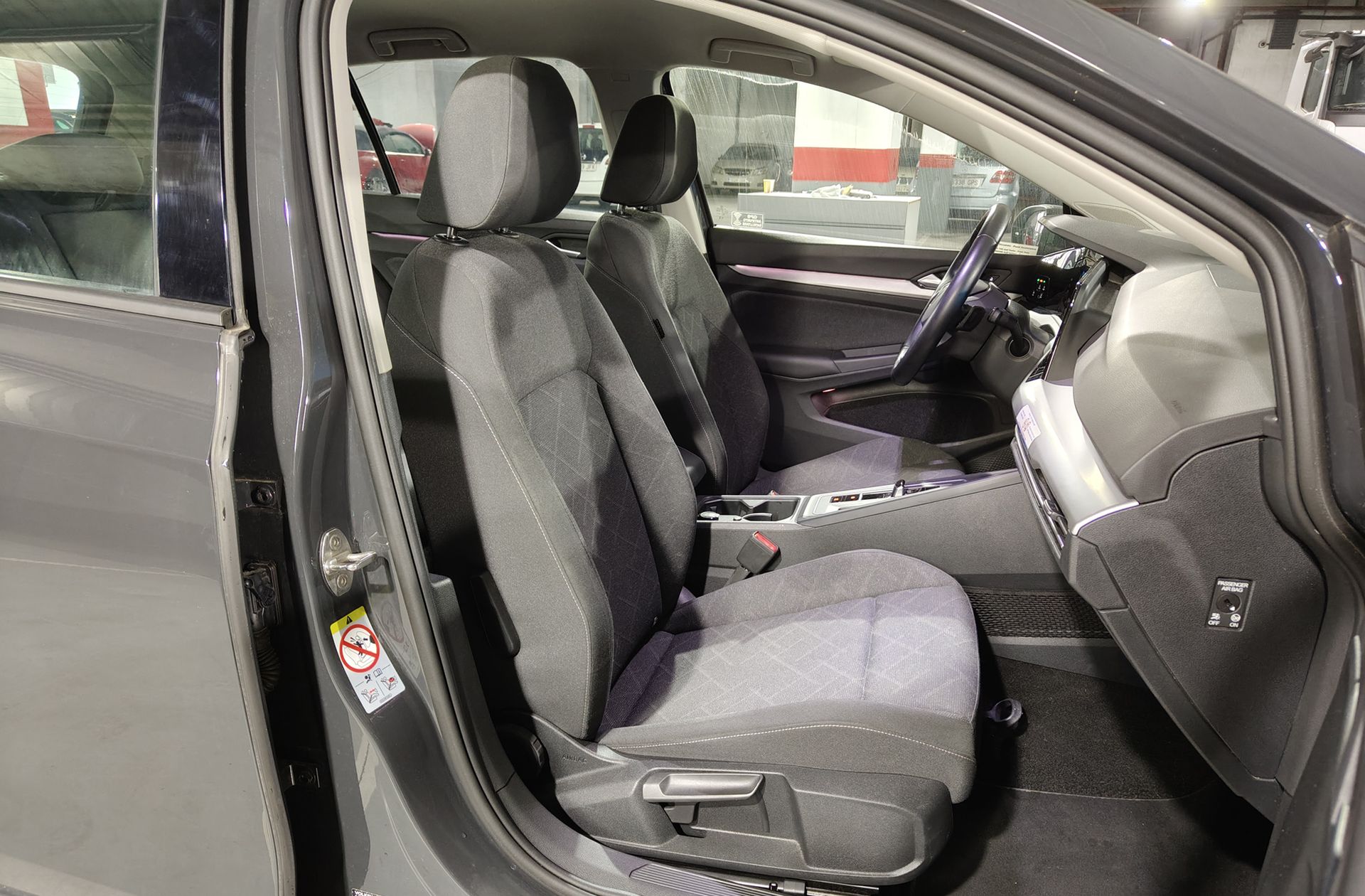 Volkswagen Golf 1.0 eTSI DSG - foto 14