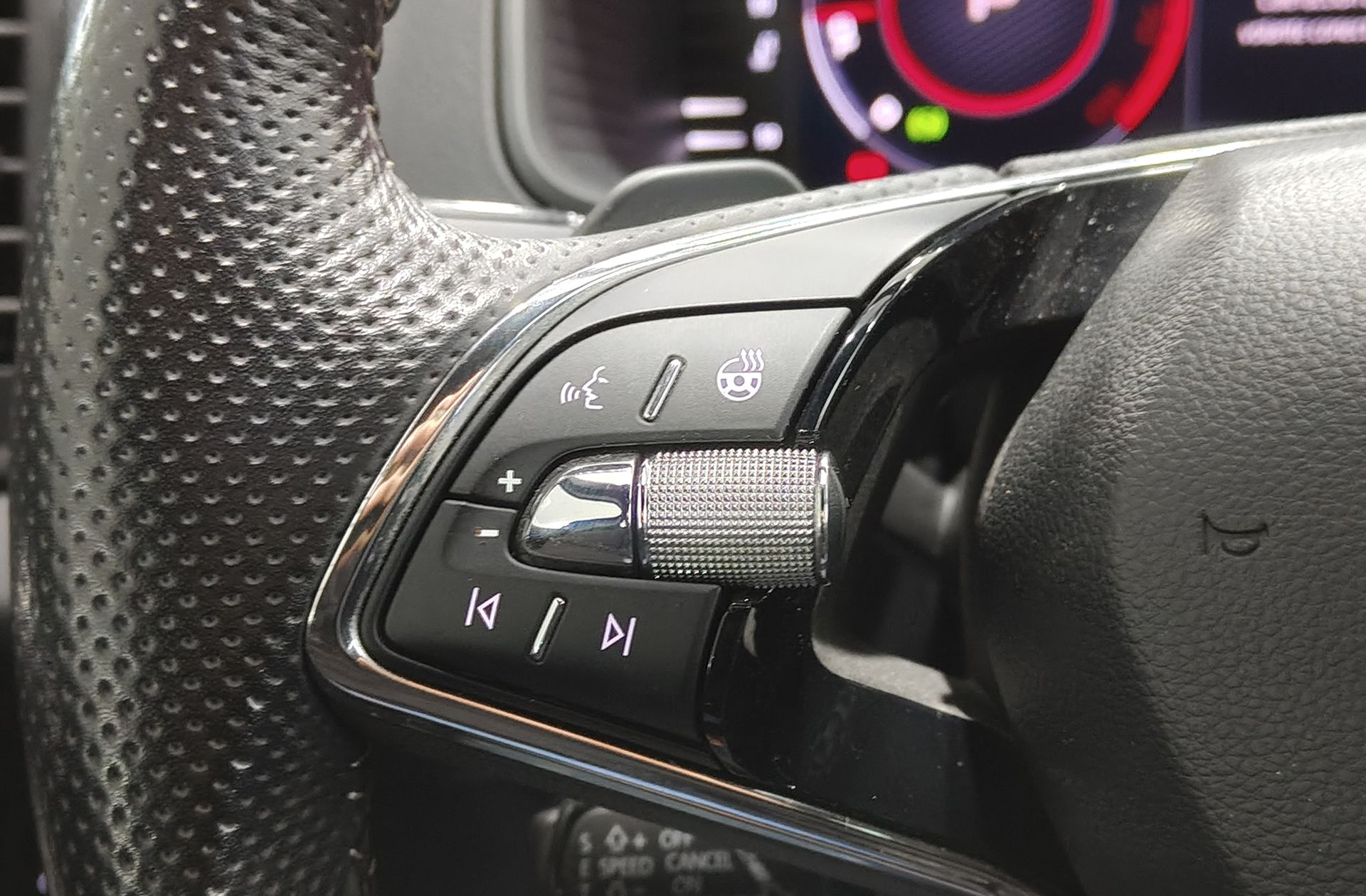 Škoda Karoq 1.5 TSI ACT Sportline DSG - foto 29