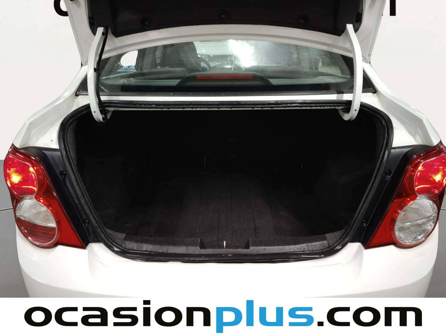 Fotos maletero Chevrolet Aveo Chevrolet Aveo 1.4 LTZ (100 CV)