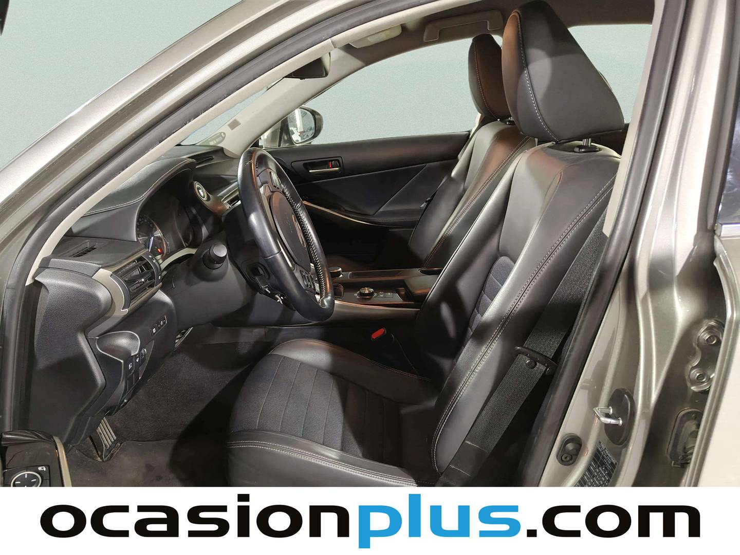 Foto asientos delanteros Lexus IS Lexus IS 300h Executive (223 CV)