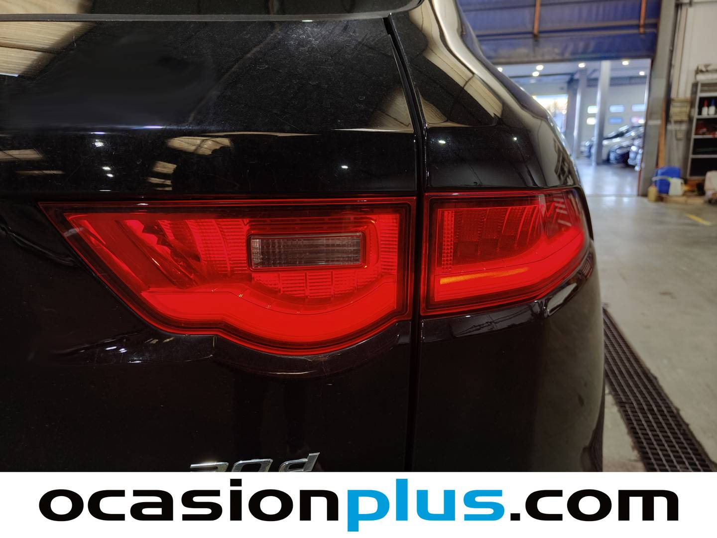 Foto Jaguar F-Pace Jaguar F-PACE 2.0L i4D Pure AWD (180 CV)