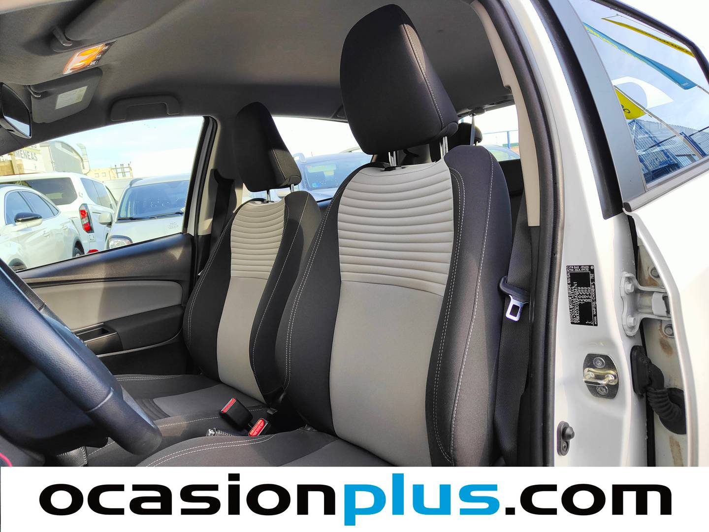 Foto asientos delanteros Toyota Yaris Toyota Yaris 1.5 100H Active (100 CV)