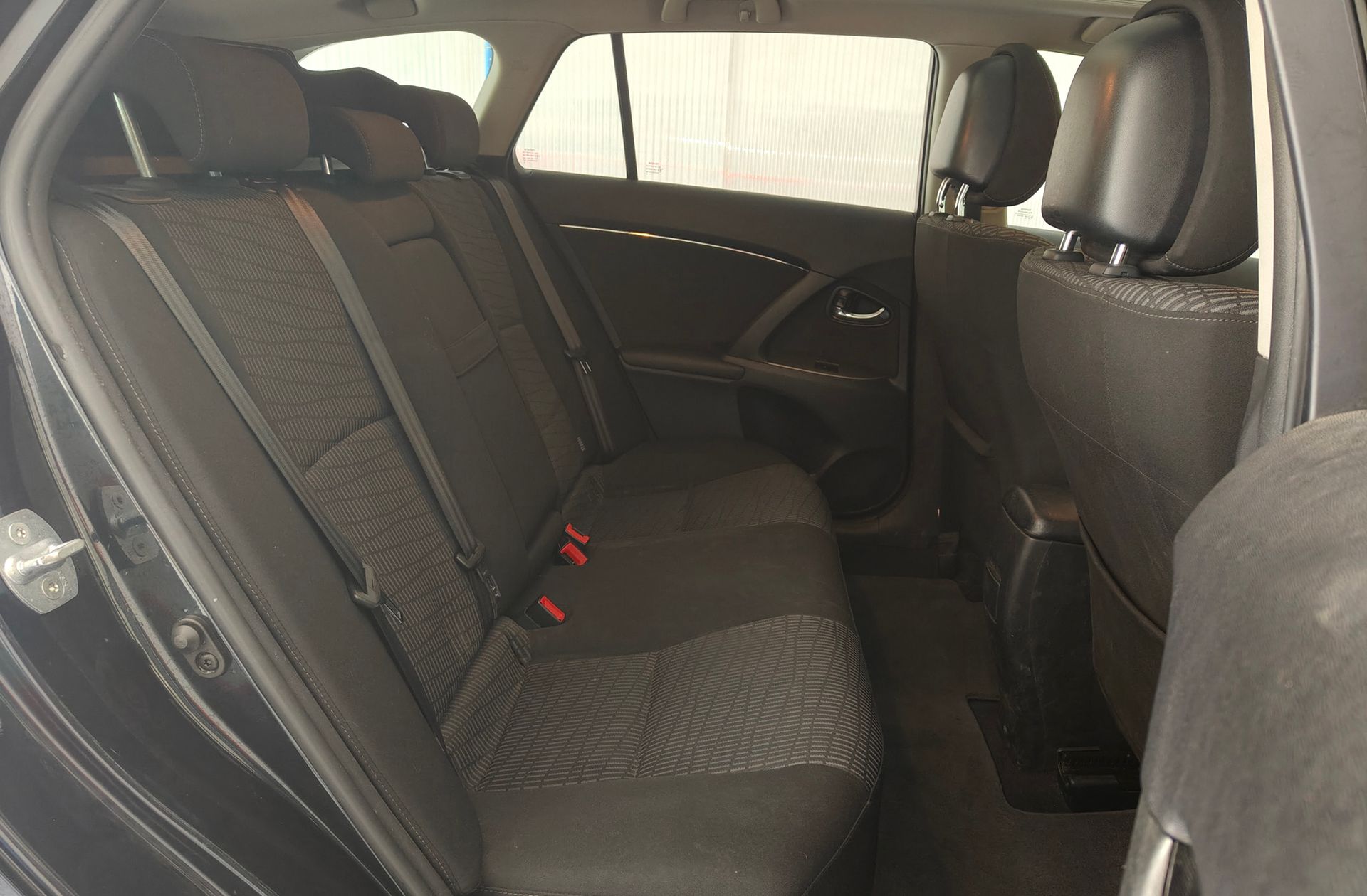 Toyota Avensis 2.2 D-4D Cross Sport Advance - foto 13