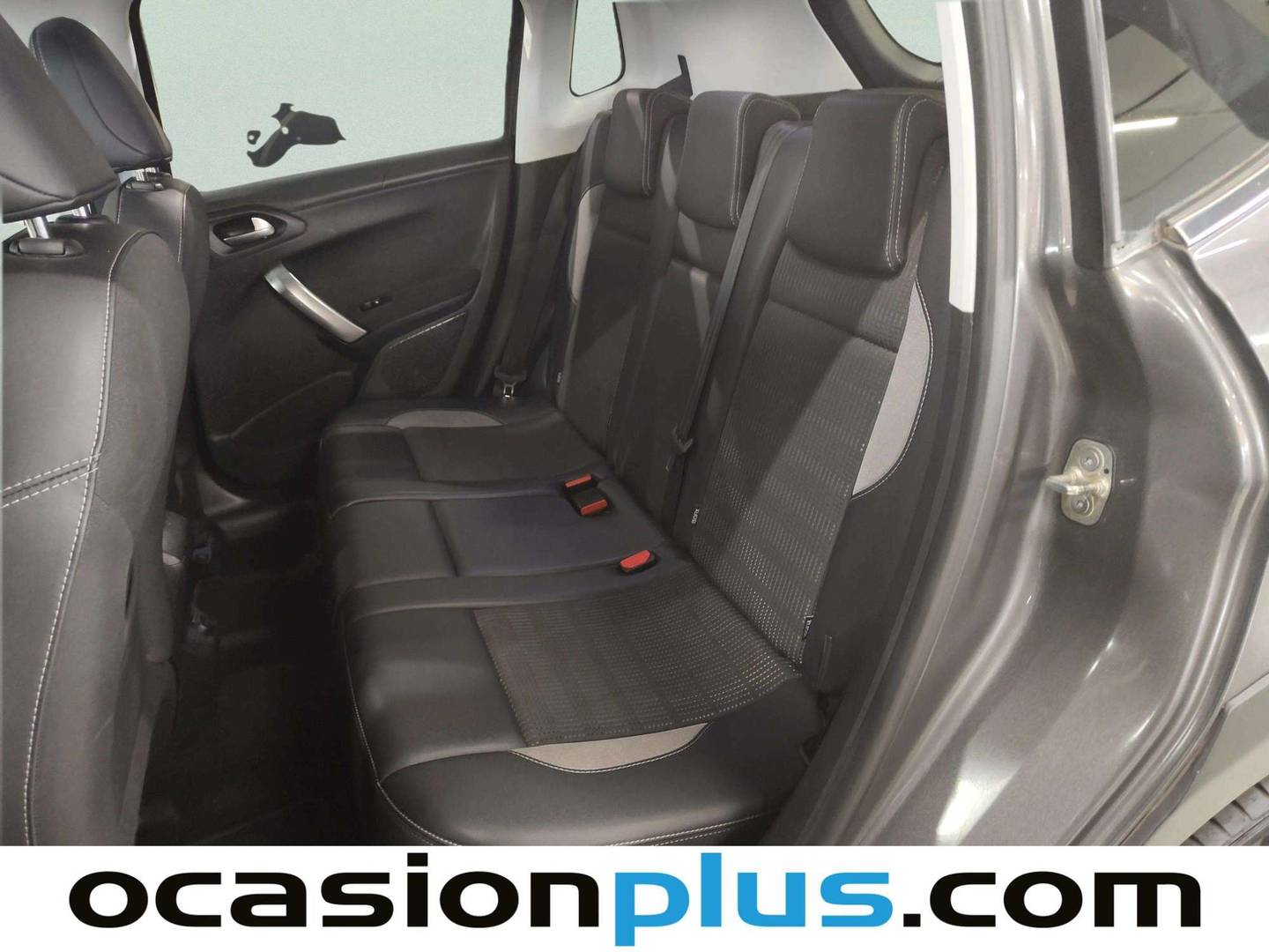 Foto asientos traseros Peugeot 2008 Peugeot 2008 BlueHDi 100 S&S Allure (100 CV)
