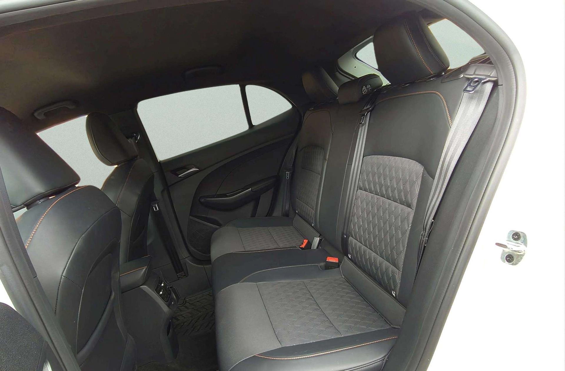 MG MG3 Hybrid+ Luxury - foto 14
