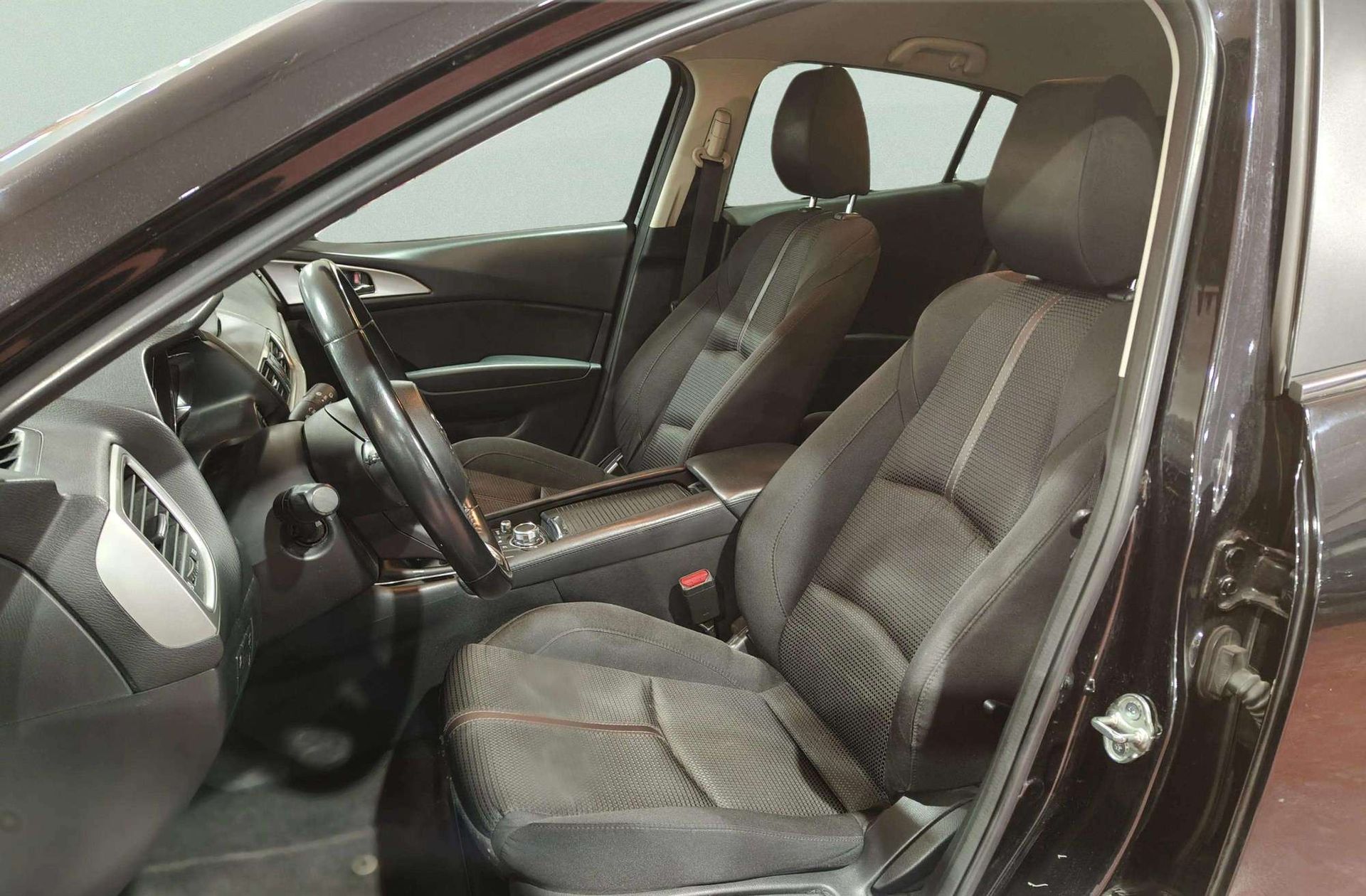 Mazda Mazda3 2.0 GE Black Tech Edition - foto 10