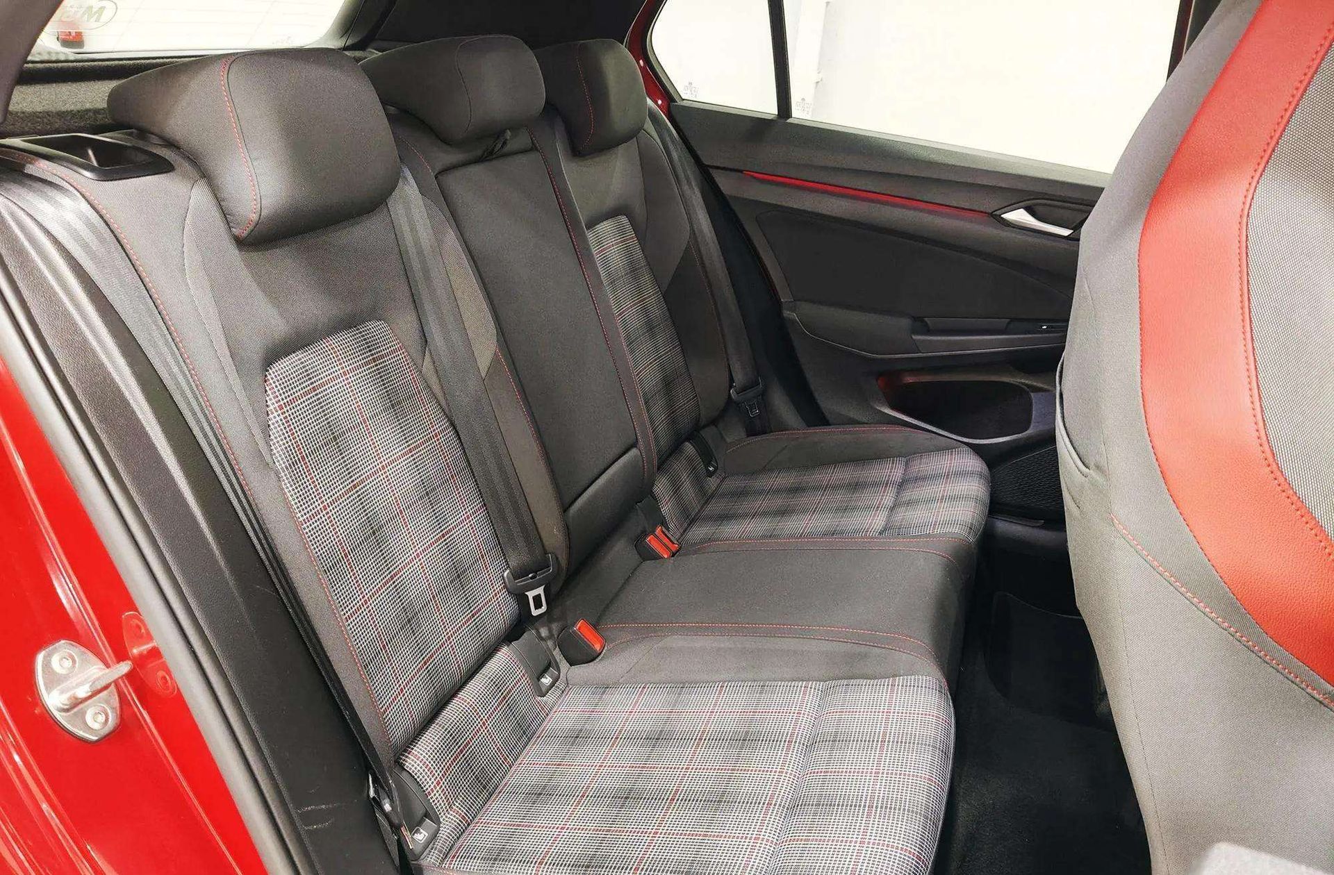 Volkswagen Golf GTI 2.0 TSI DSG - foto 24
