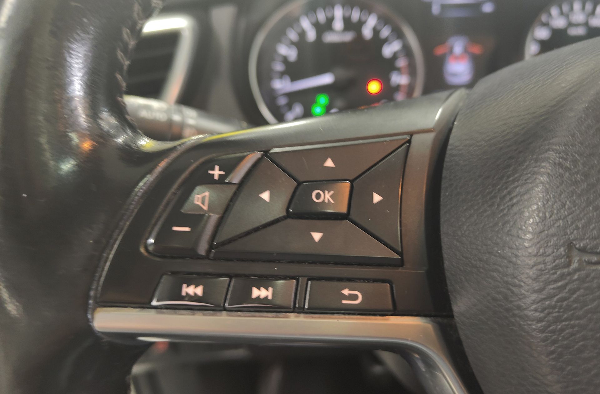 Nissan Qashqai DIG-T 115 N-Connecta - foto 26