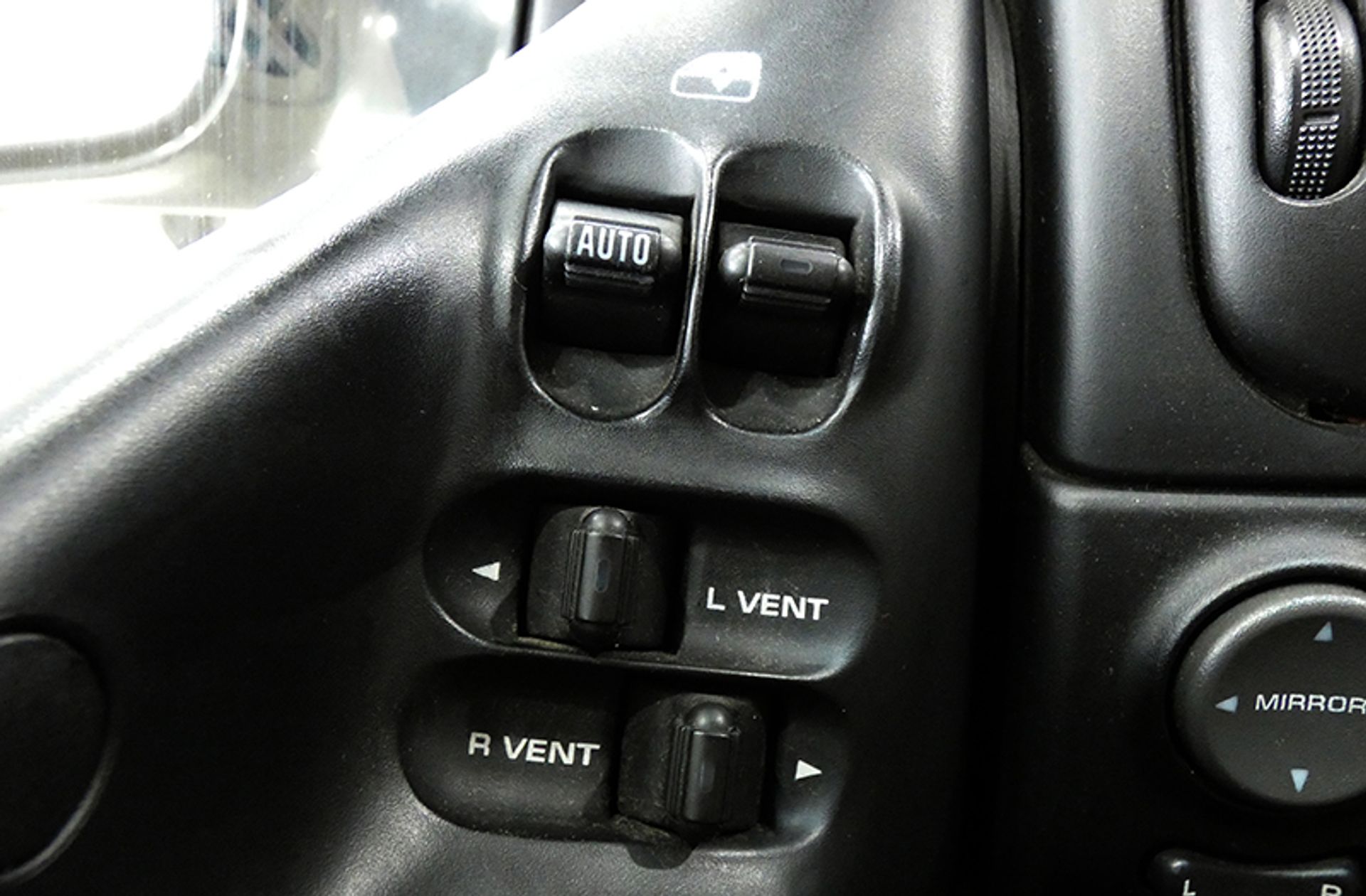 Chrysler Voyager 2.4 SE - foto 12