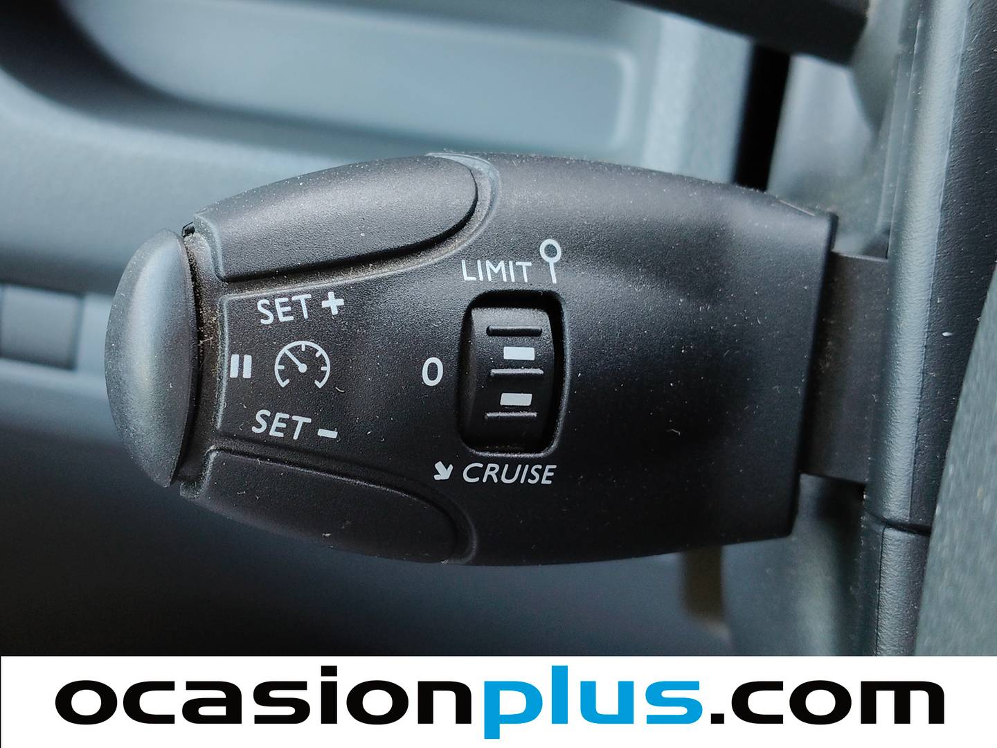 Extras y acabados del Opel Vivaro Opel Vivaro Furgon 1.5 Diesel M Standard Select (120 CV)