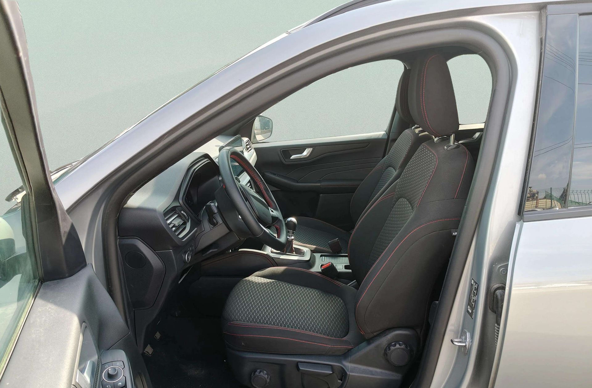 Ford Kuga 1.5T EcoBoost ST-Line 4x2 - foto 15