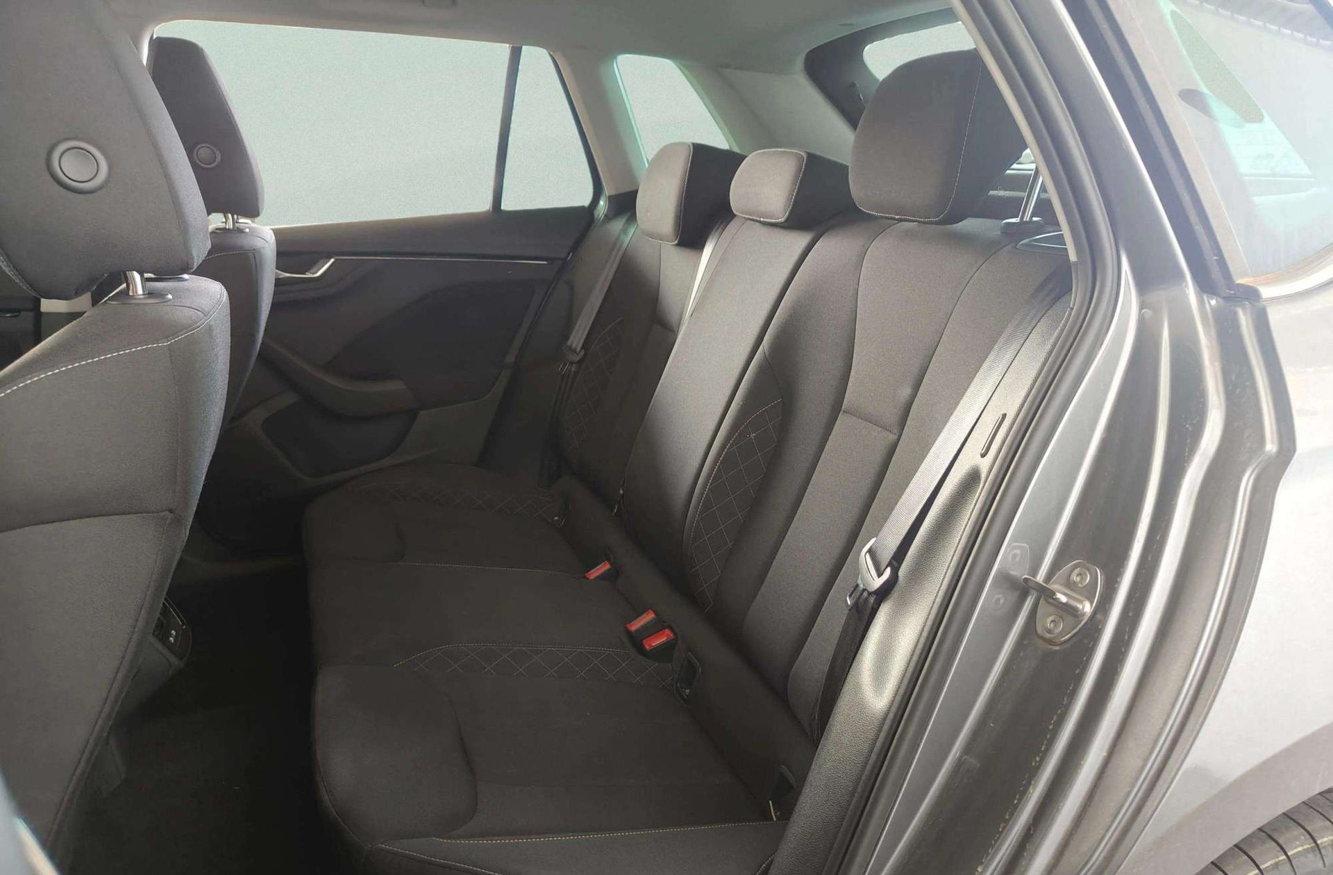 Škoda Kamiq 1.0 TSI Ambition DSG - foto 11